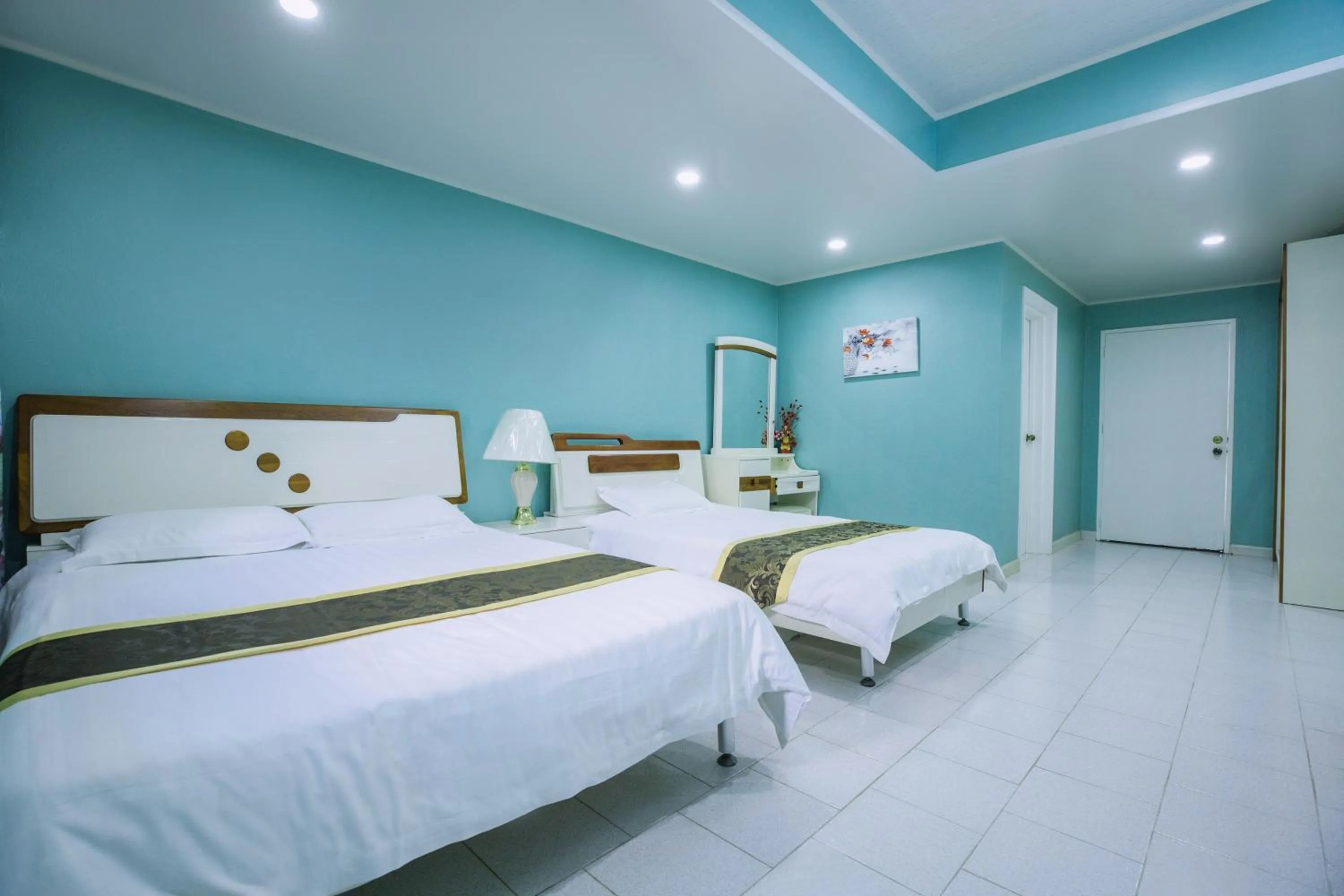 Photo of the whole room, Bed in Beach Garden Hotel