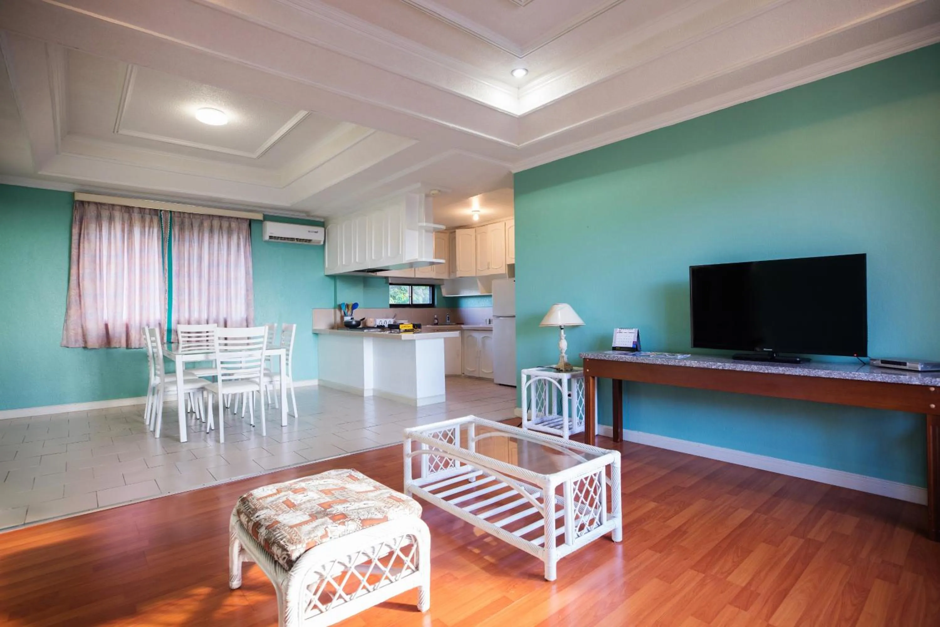 Living room in Beach Garden Hotel