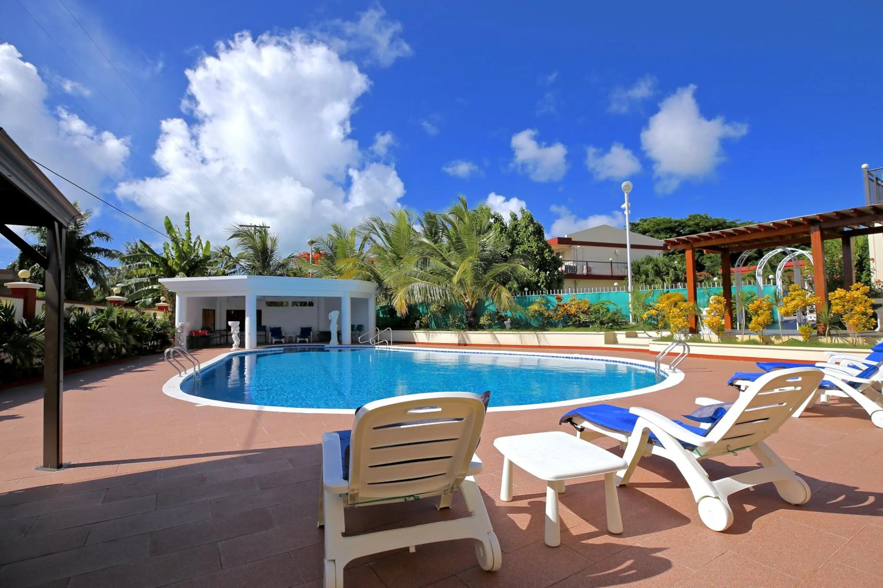 Swimming pool in Beach Garden Hotel
