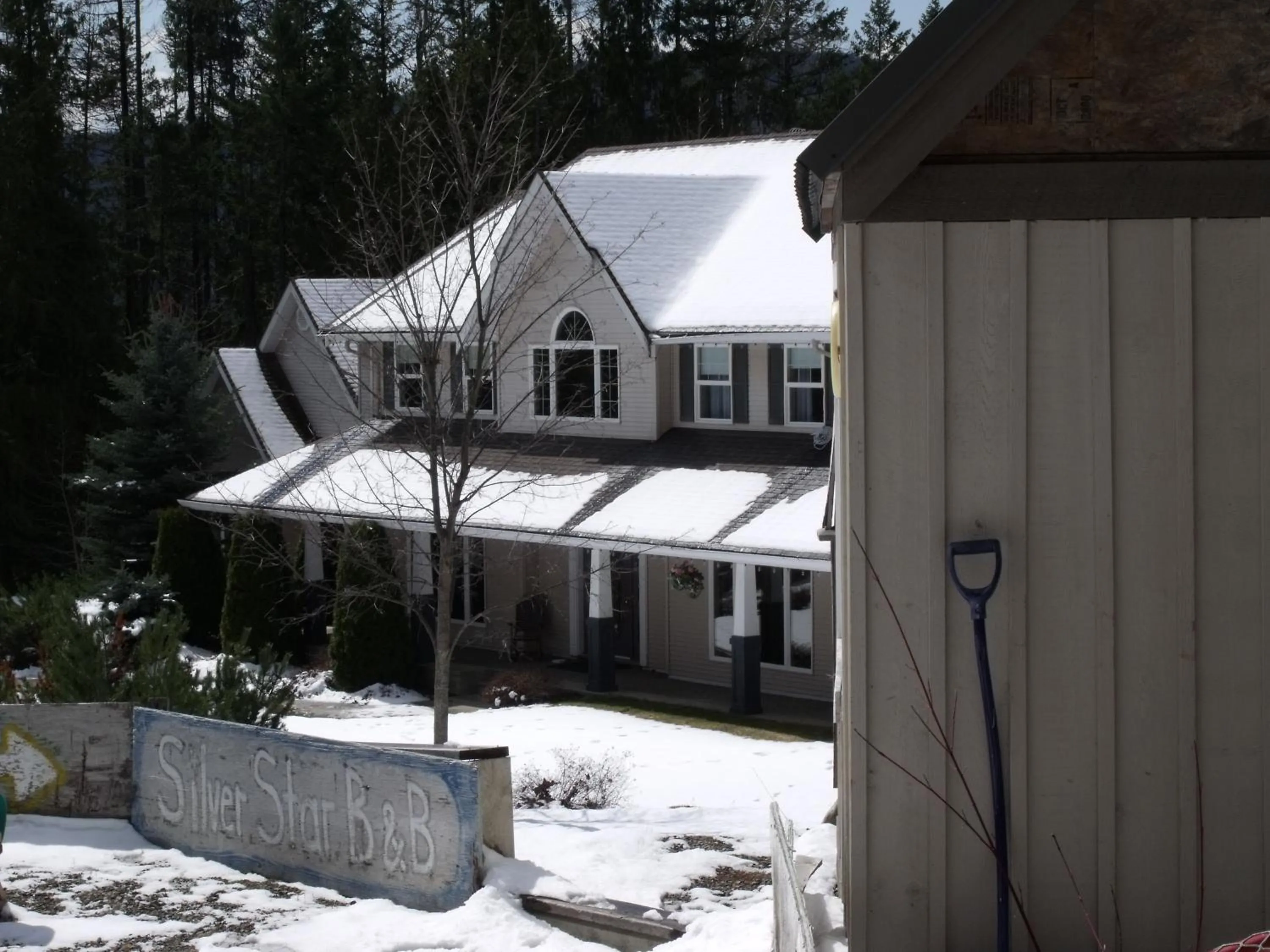 Property logo or sign in Silver Star Bed and Breakfast