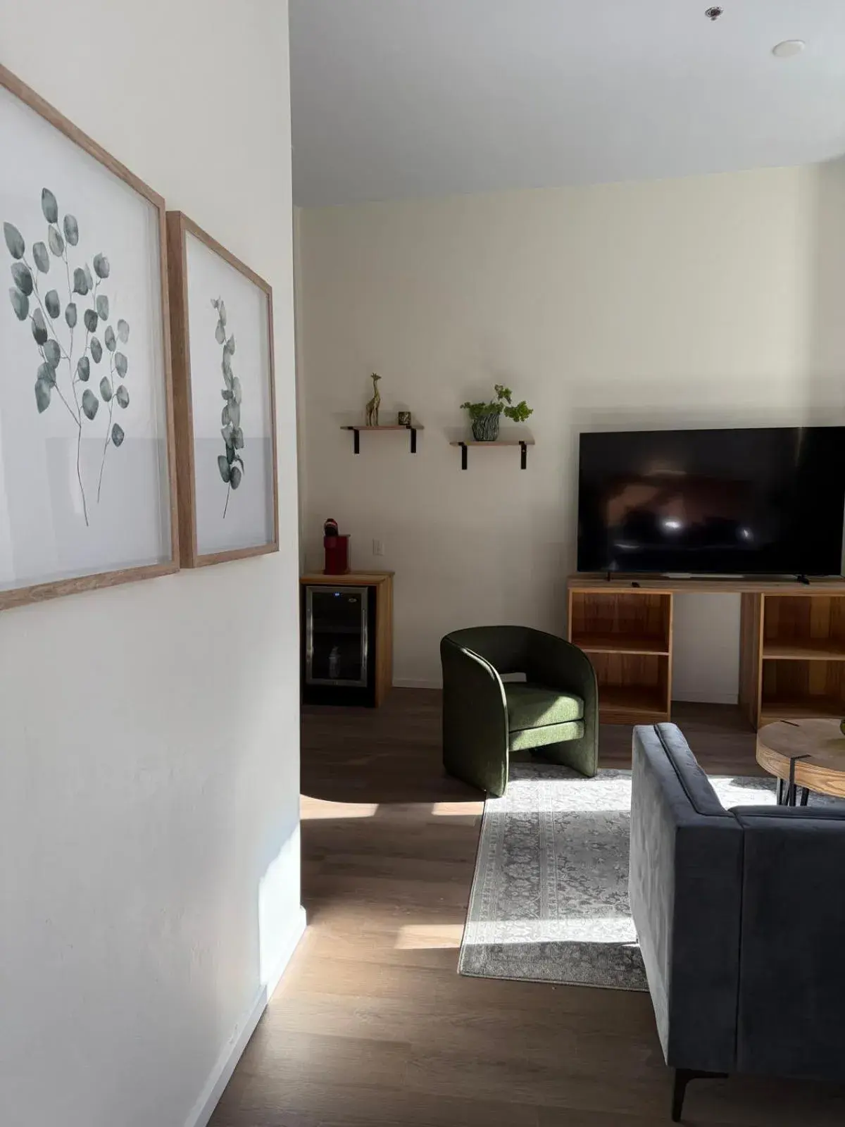 King Suite in Unicorn Zebra King Suite in Unicorn Zebra