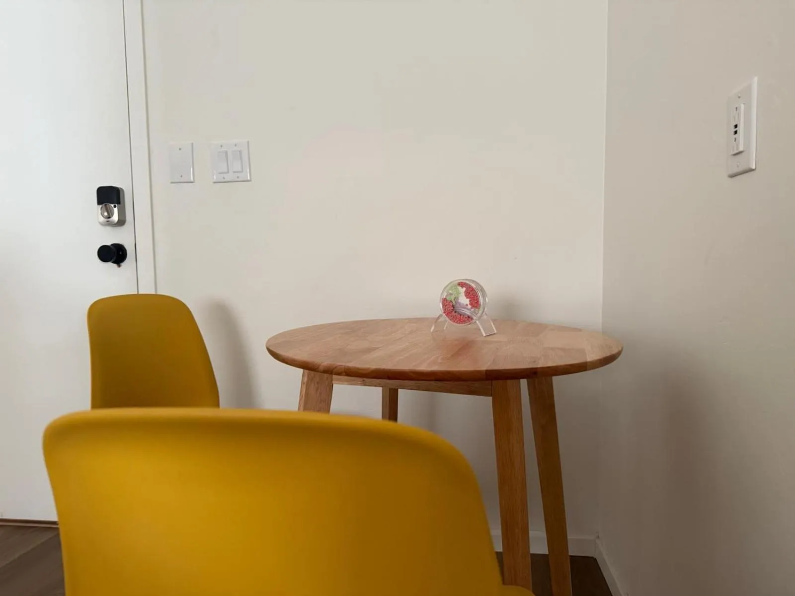 Dining area in Unicorn Zebra