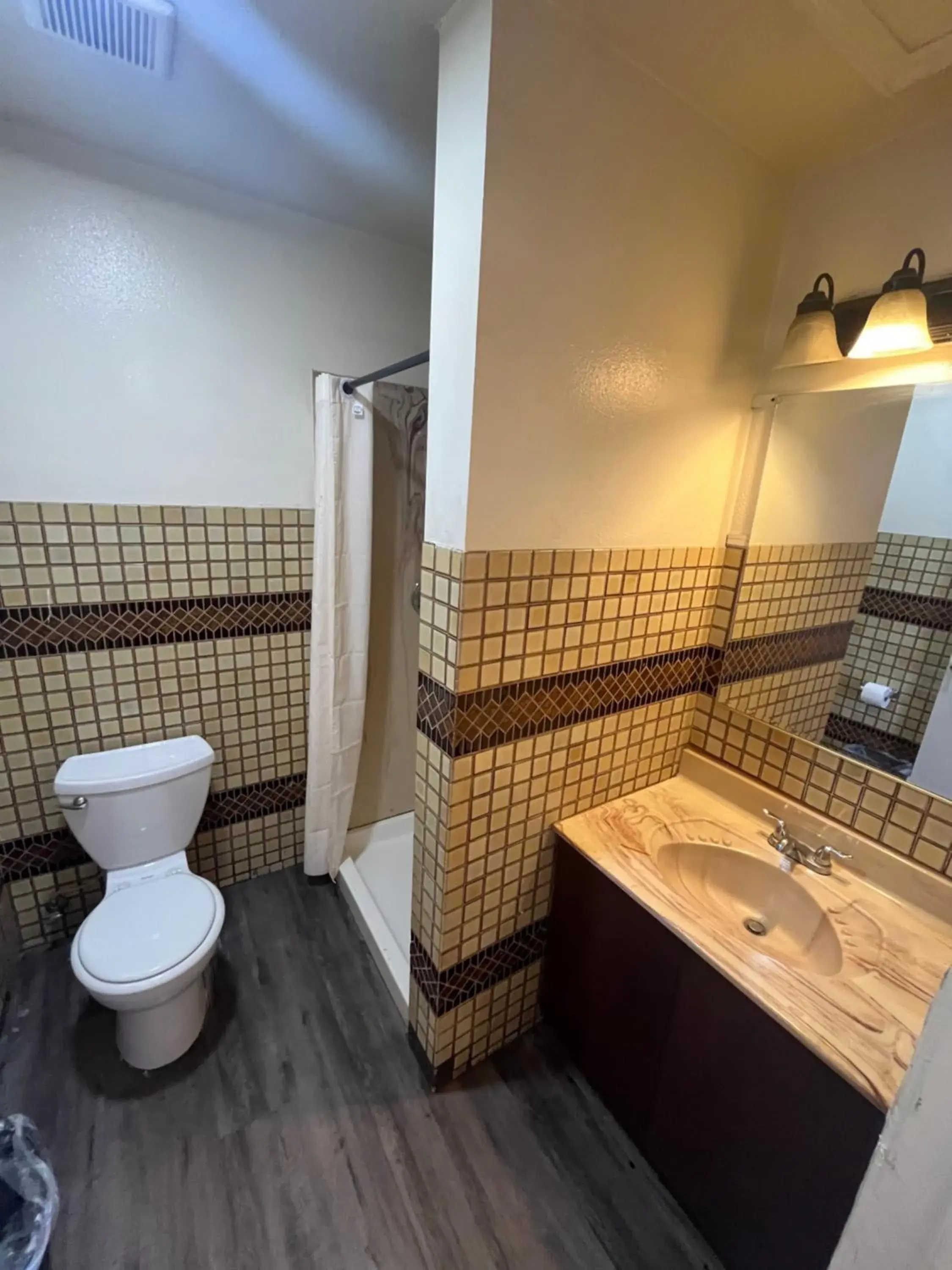 Shower in World Motel Shower in World Motel