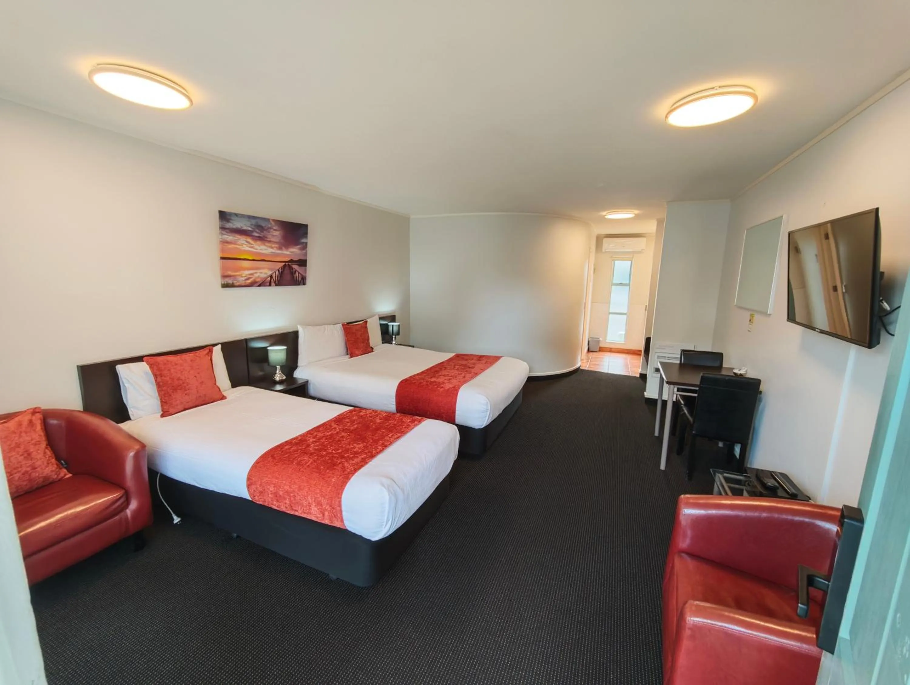 Photo of the whole room, Bed in Great Lake Motel Taupo