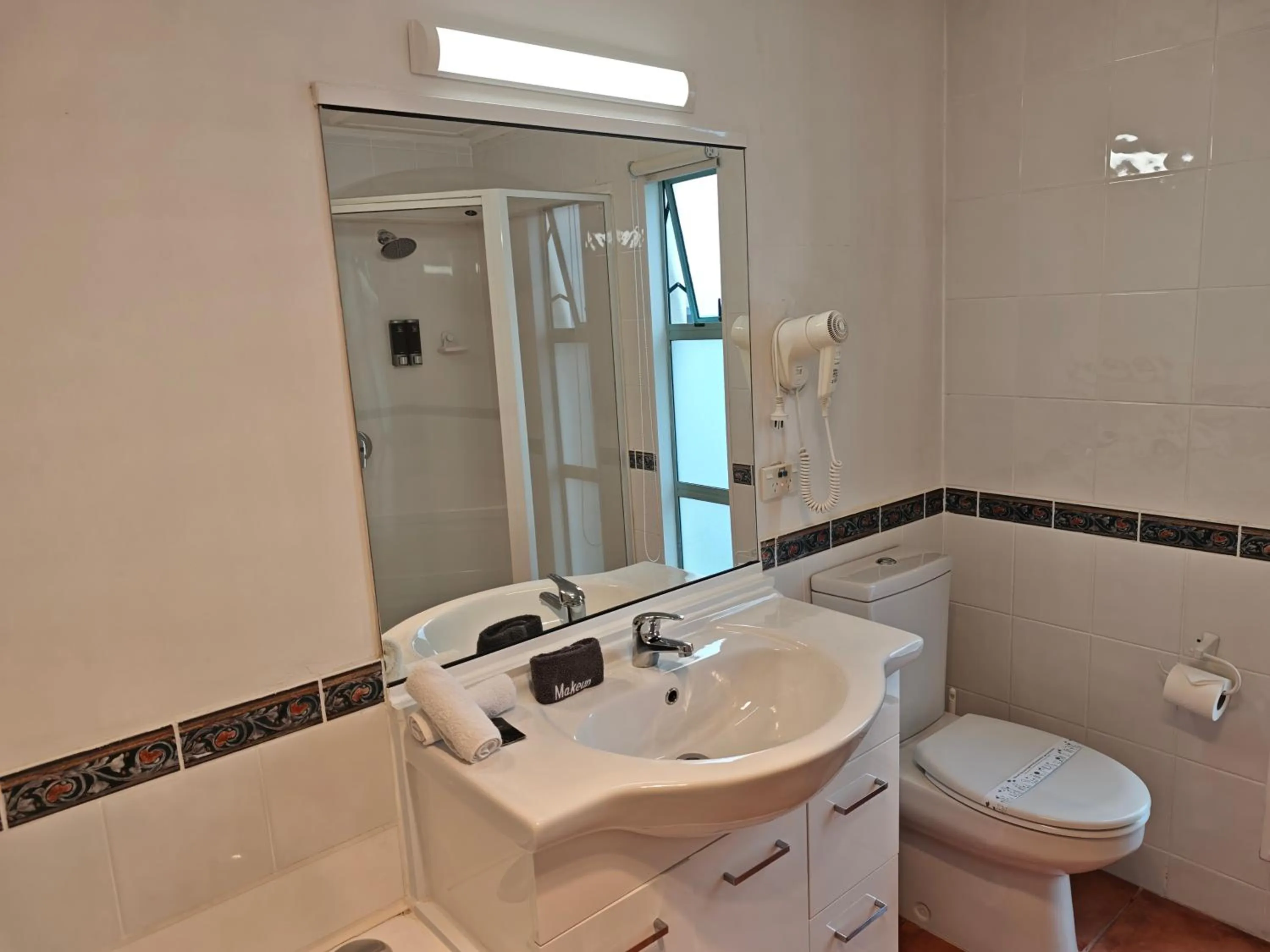 Bathroom in Great Lake Motel Taupo