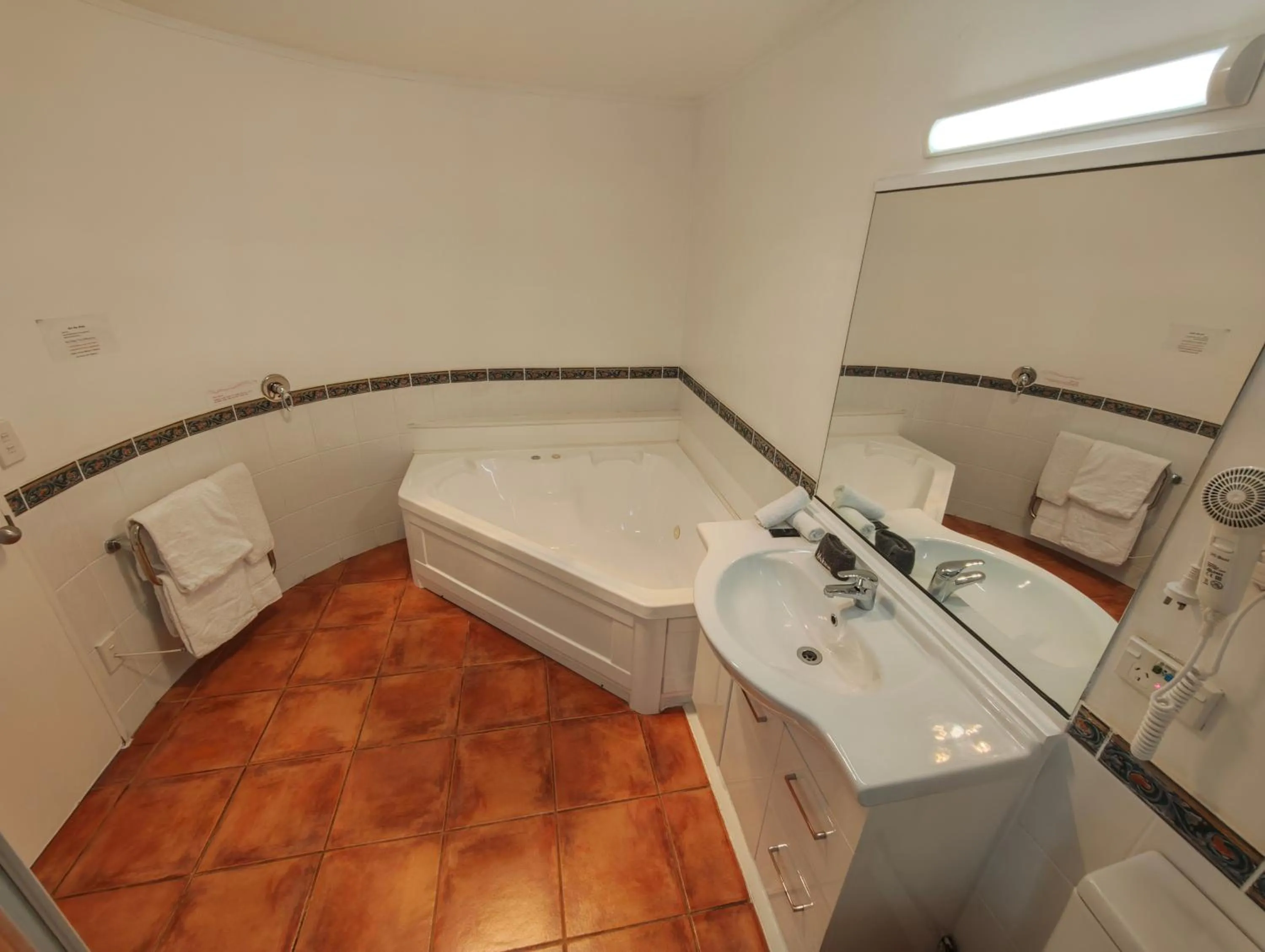 Hot Tub in Great Lake Motel Taupo