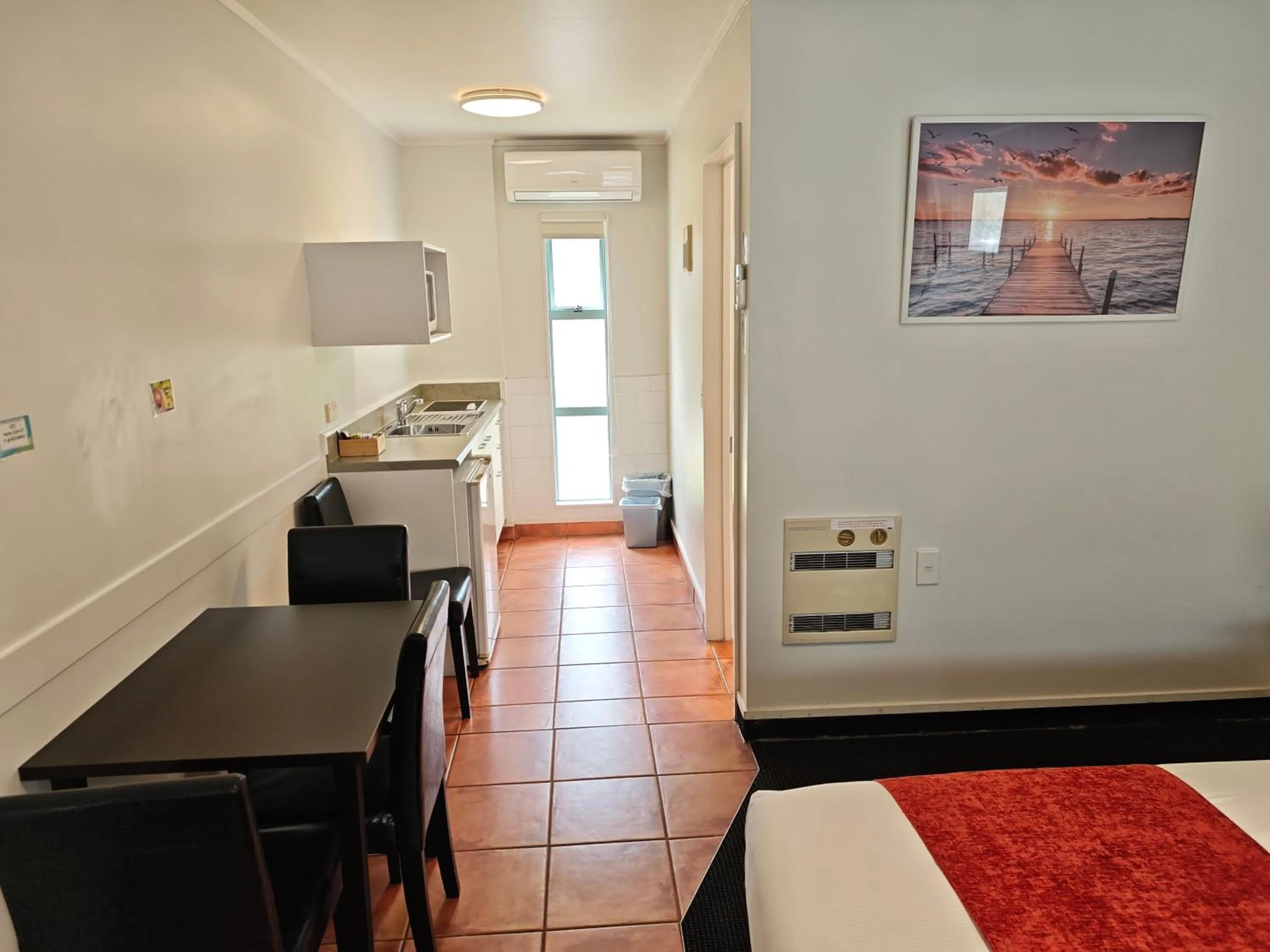 Living room, Bed in Great Lake Motel Taupo