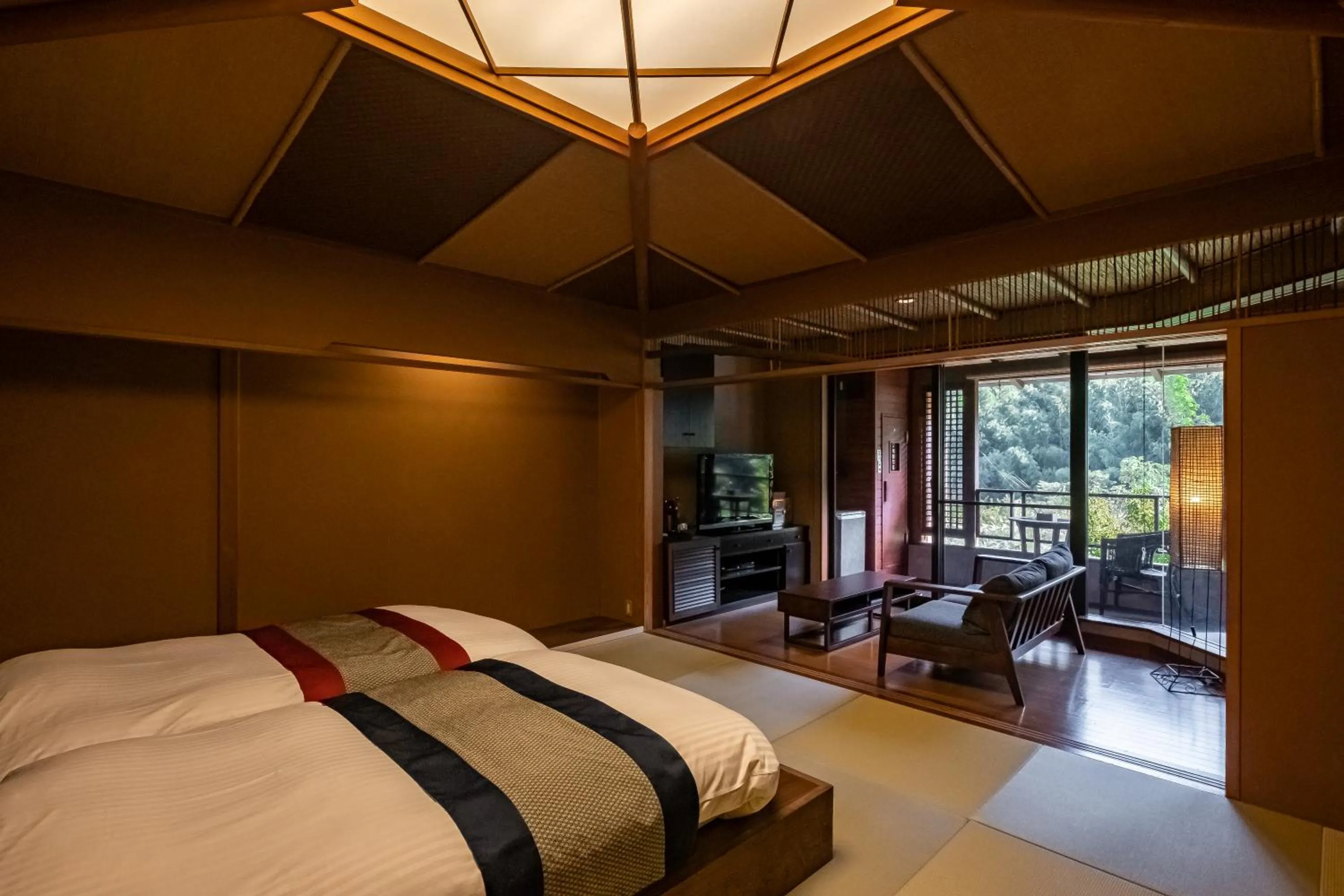 Photo of the whole room, Bed in Hakuunsou