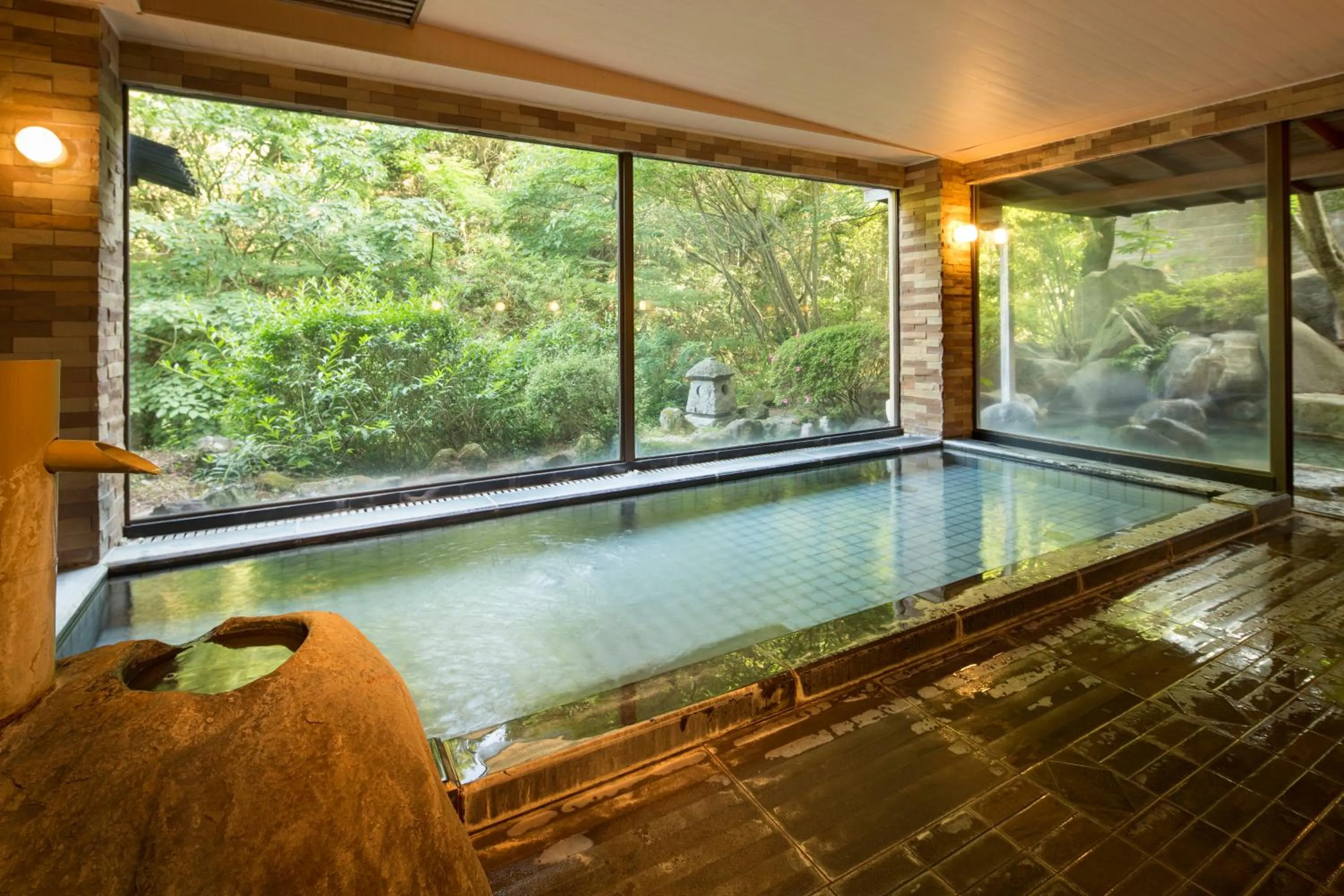 Hot Spring Bath in Hakuunsou