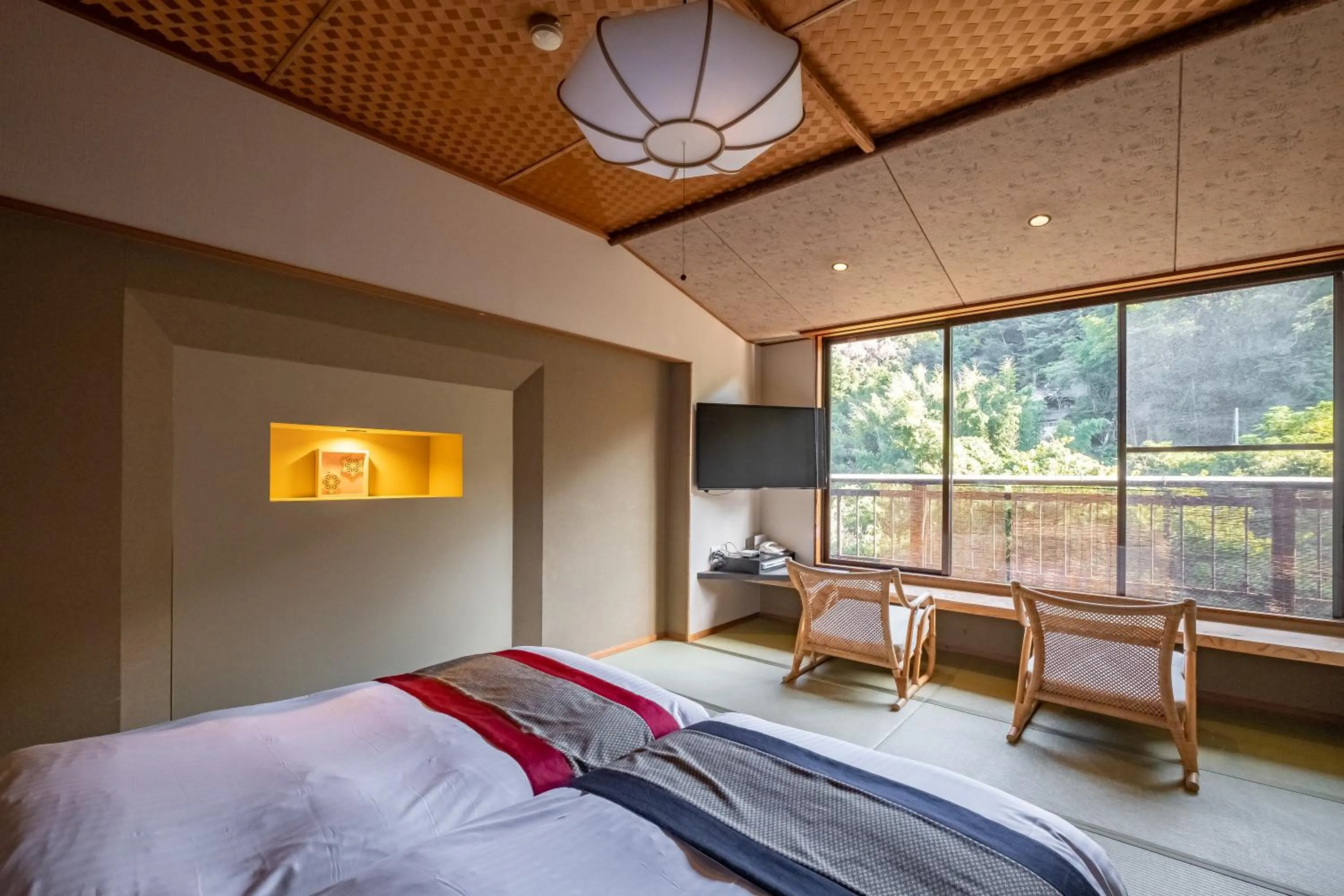 Photo of the whole room, Bed in Hakuunsou