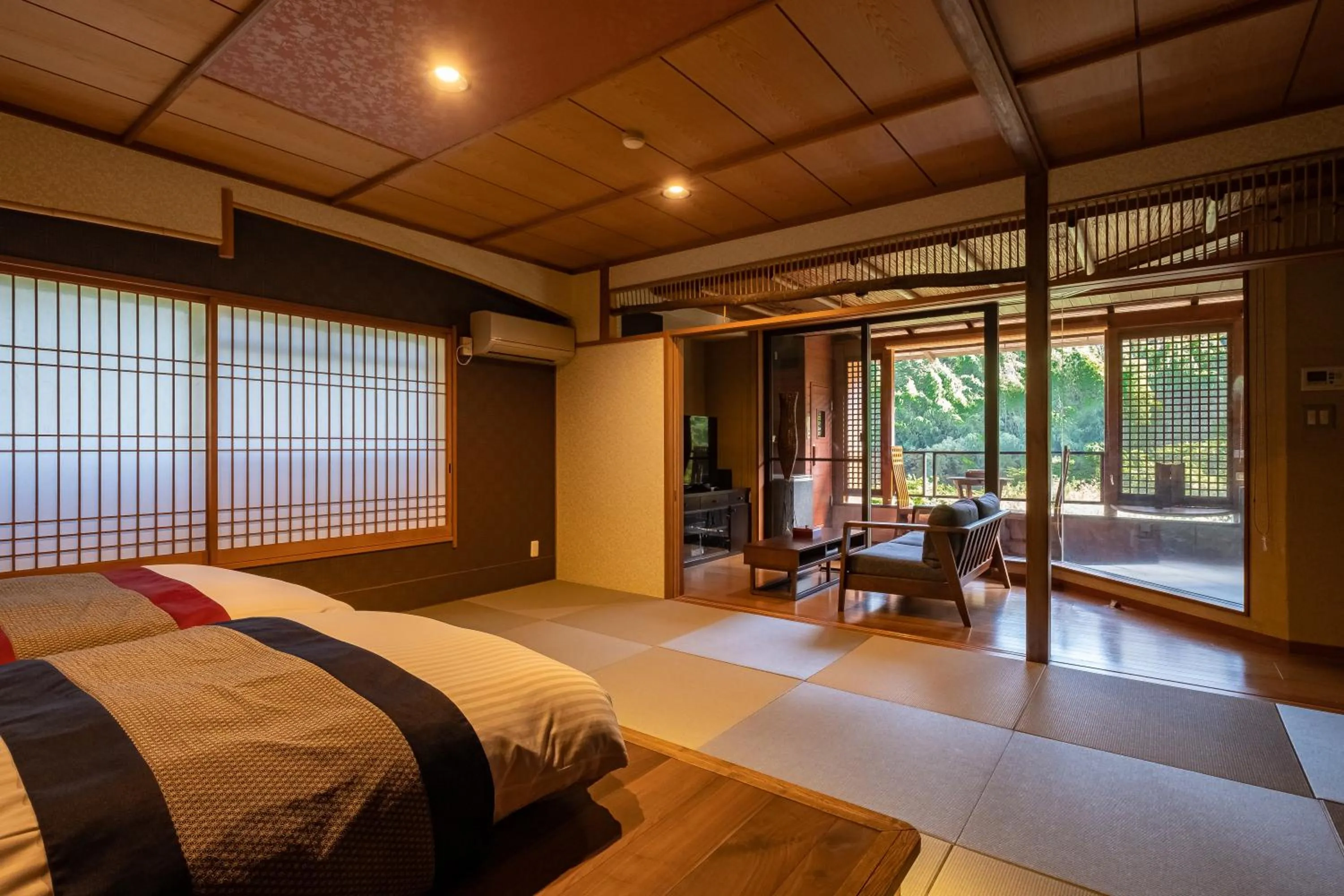 Photo of the whole room, Bed in Hakuunsou
