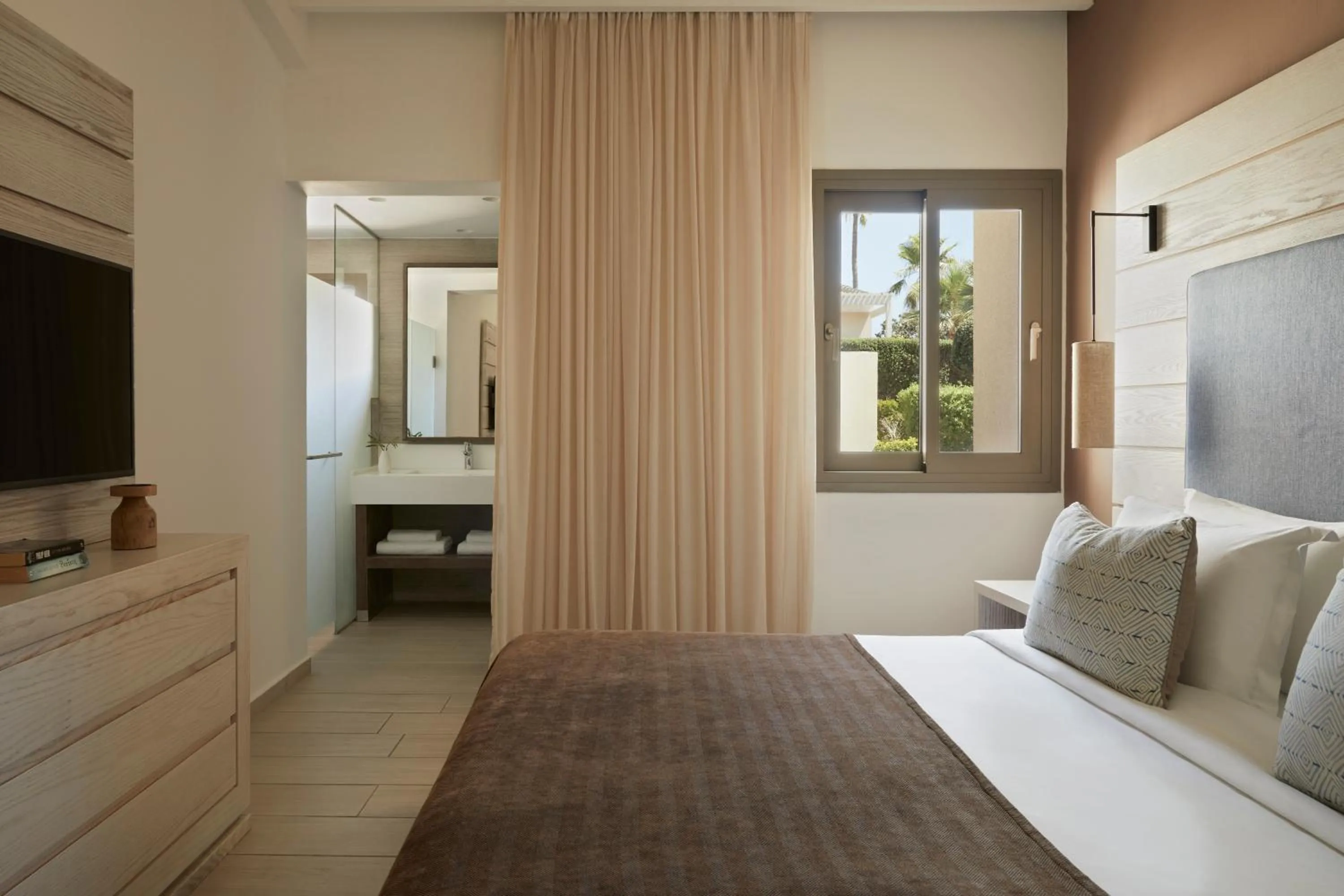 Bedroom, Bed in Mare Ayia Napa