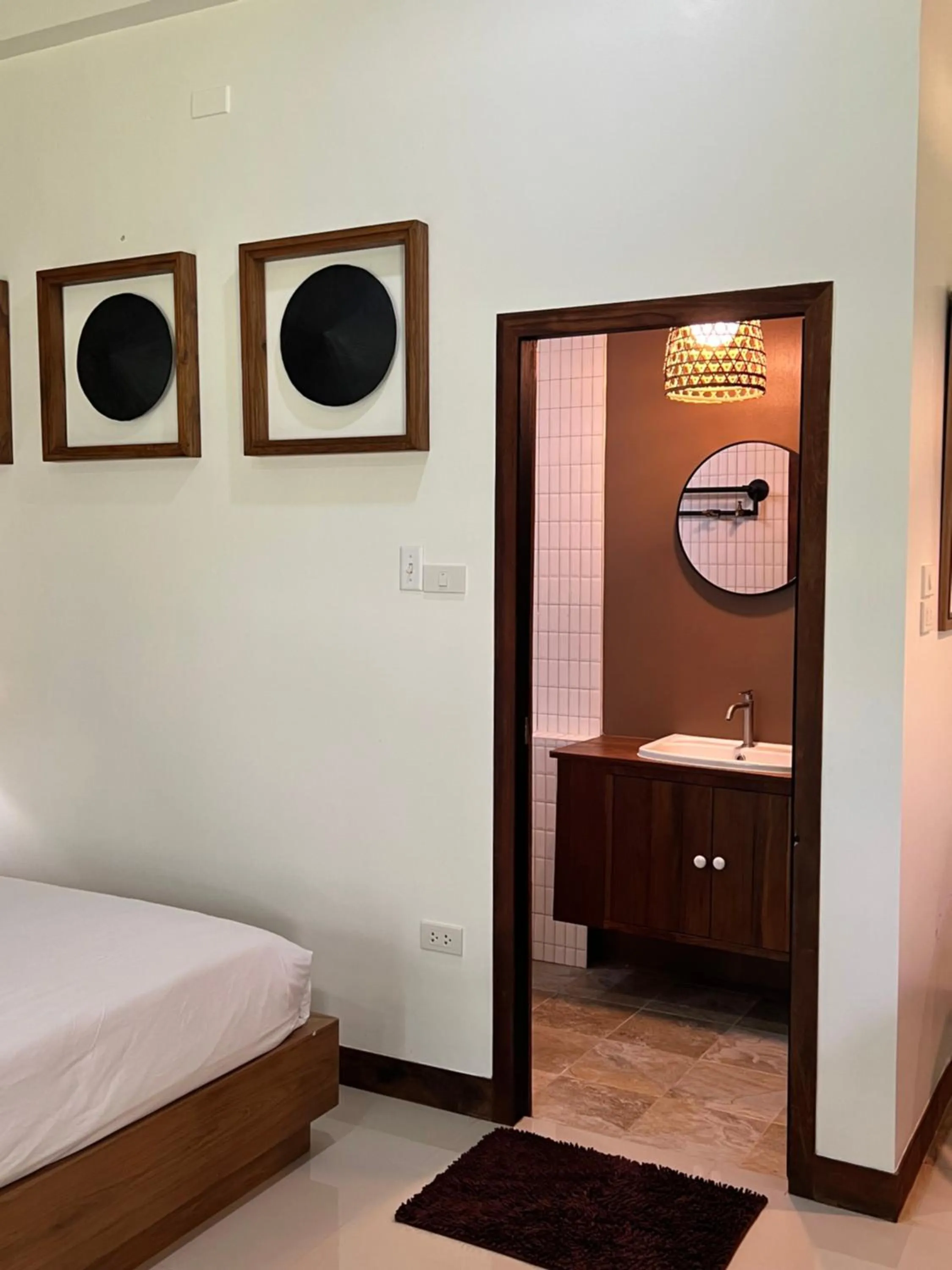 Photo of the whole room, Bed in Tai Resort