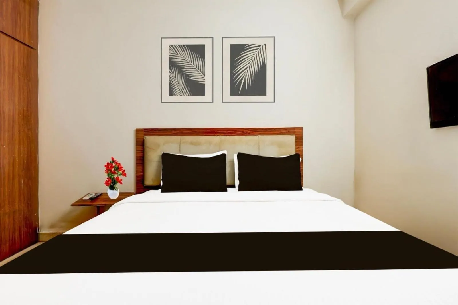 Bedroom, Bed in Hotel O Akshaya Enikepadu