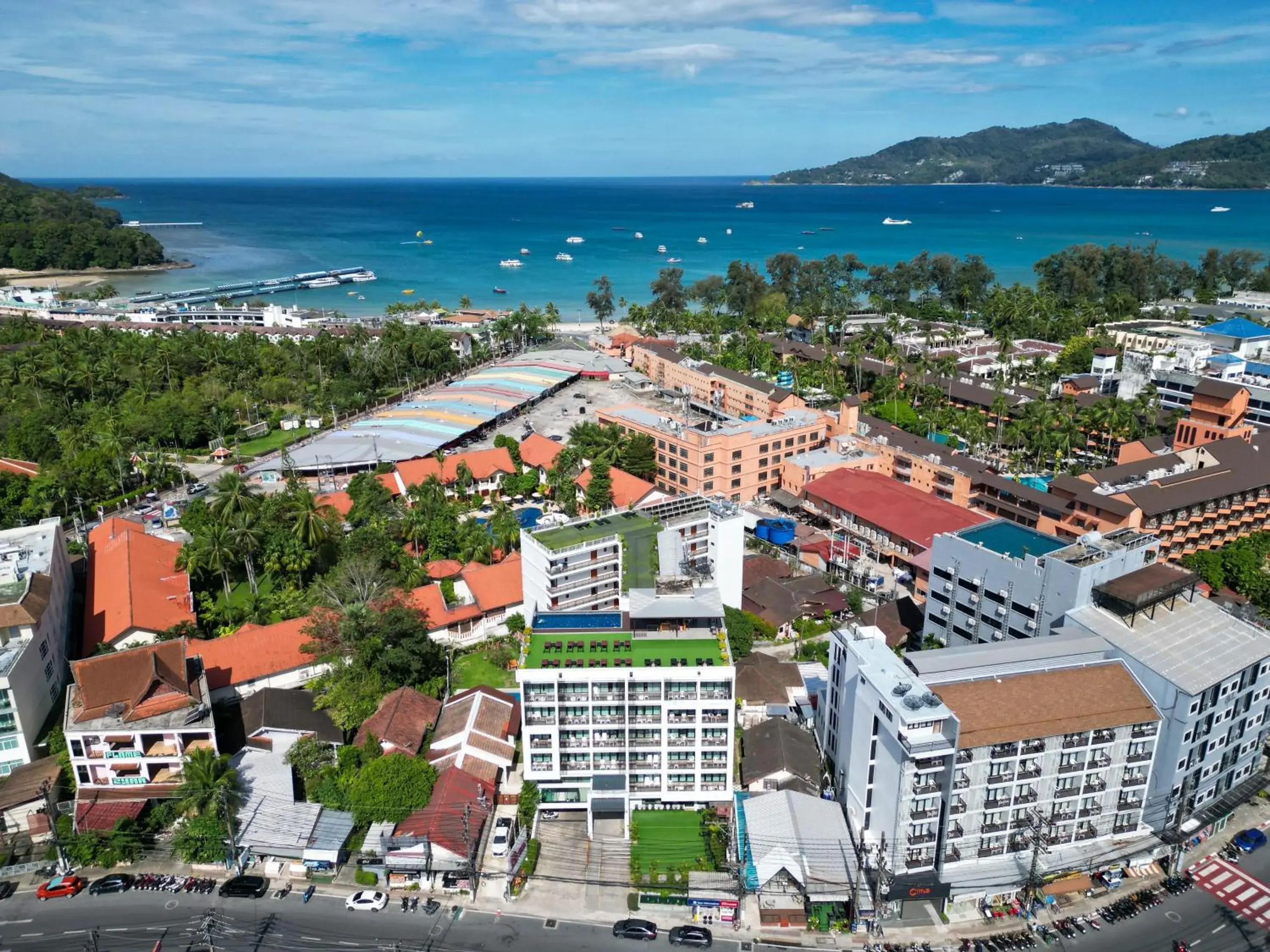 Property building in Paripas Patong Resort Property building in Paripas Patong Resort