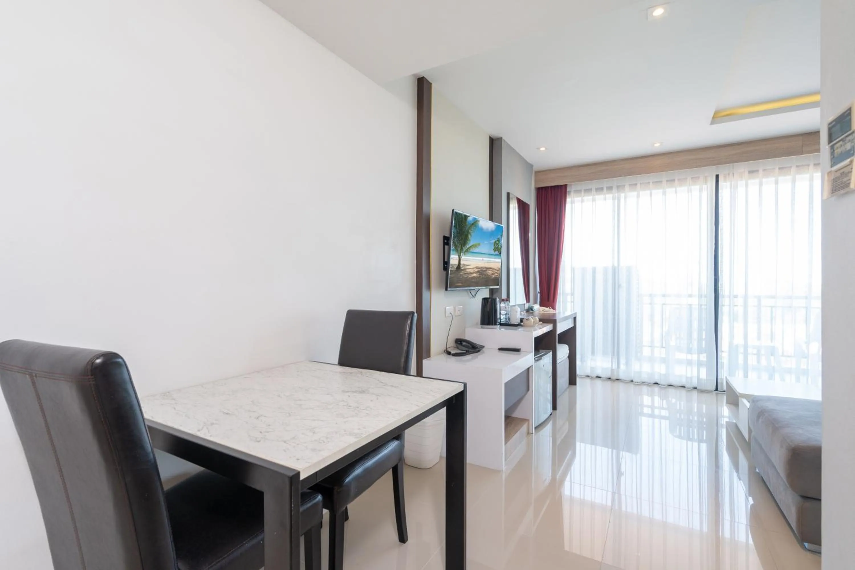 Dining area in Paripas Patong Resort