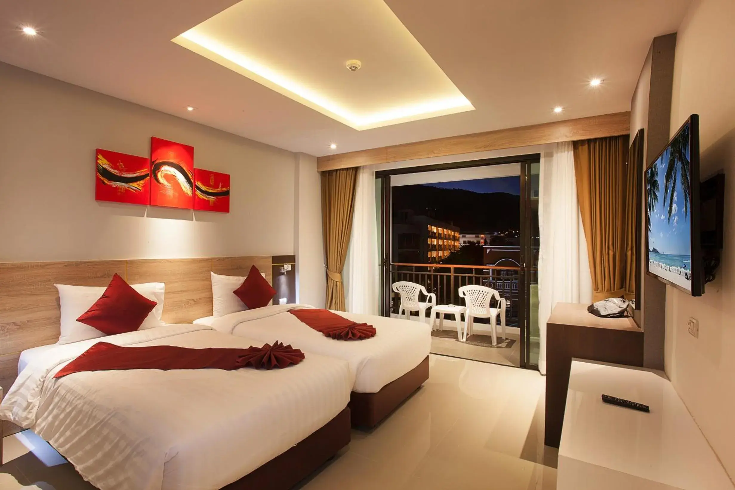 Deluxe Twin Room with Balcony in Paripas Patong Resort Deluxe Twin Room with Balcony in Paripas Patong Resort