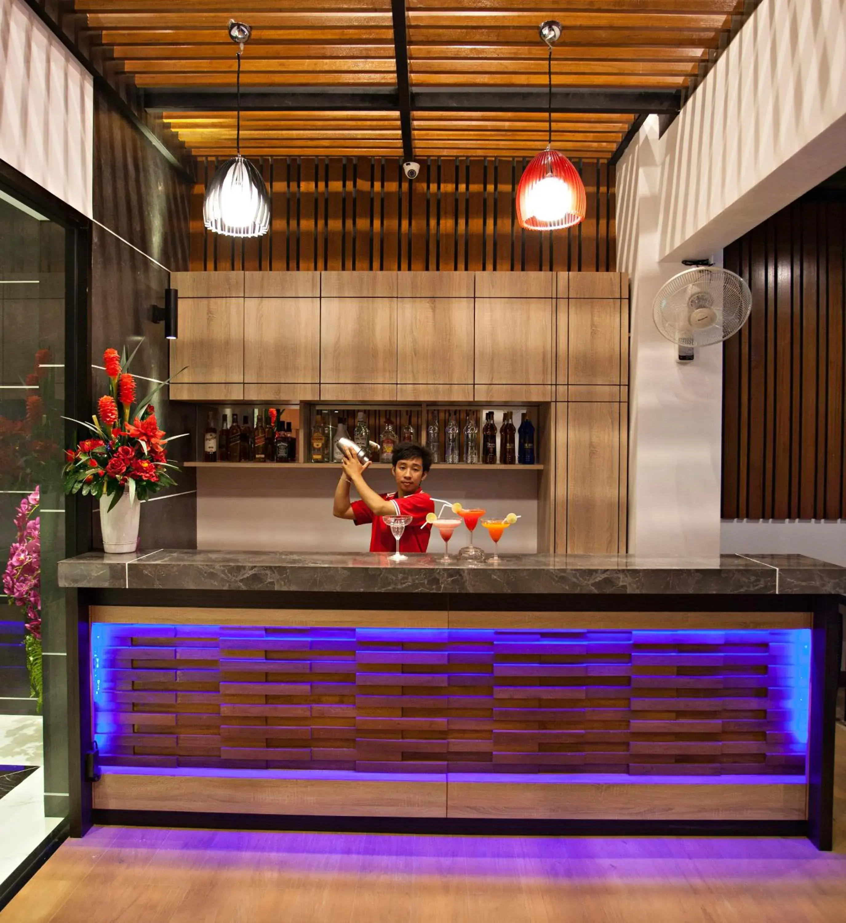 Lounge or bar in Paripas Patong Resort Lounge or bar in Paripas Patong Resort