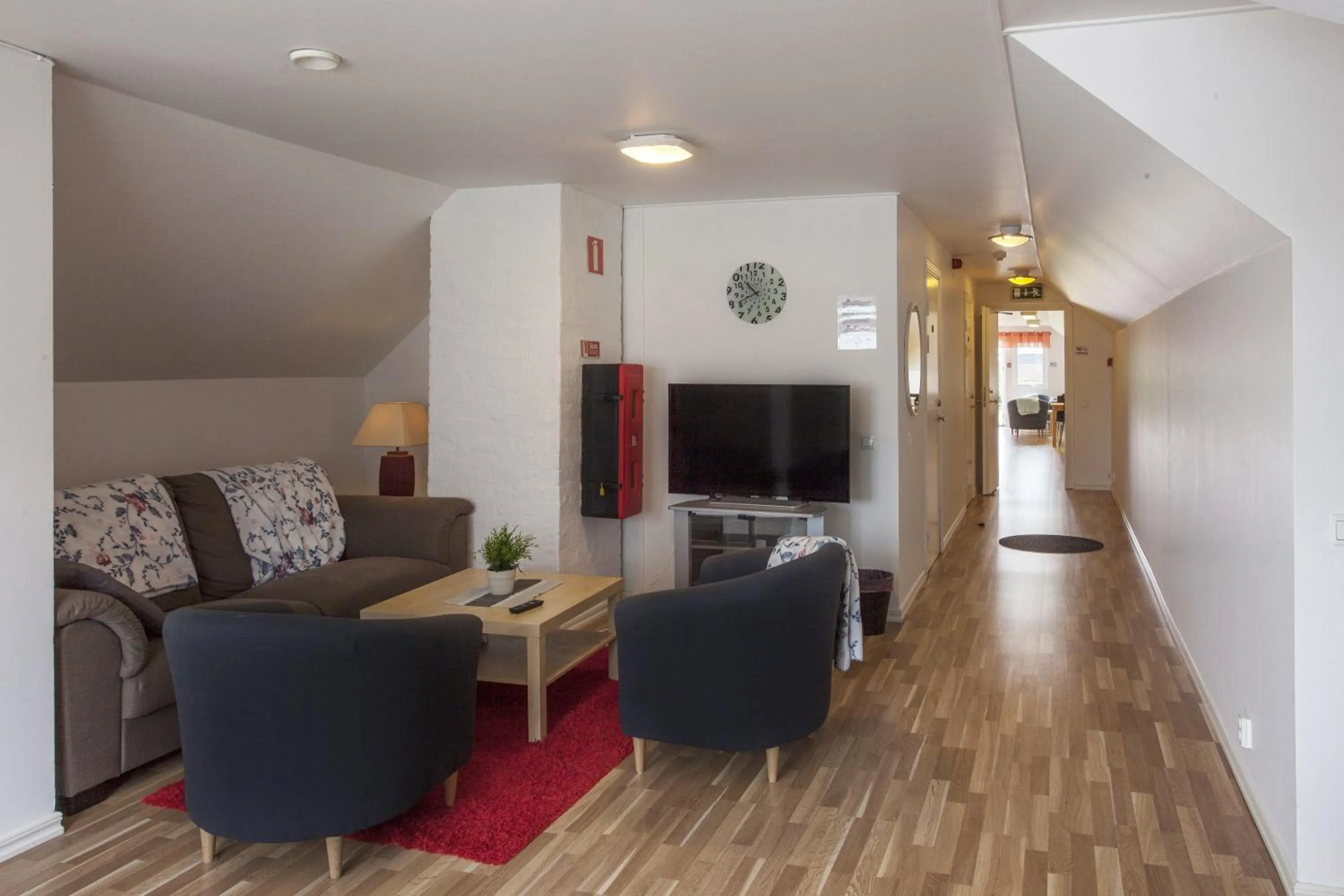 Communal lounge/ TV room in Bruksparkens Hostel