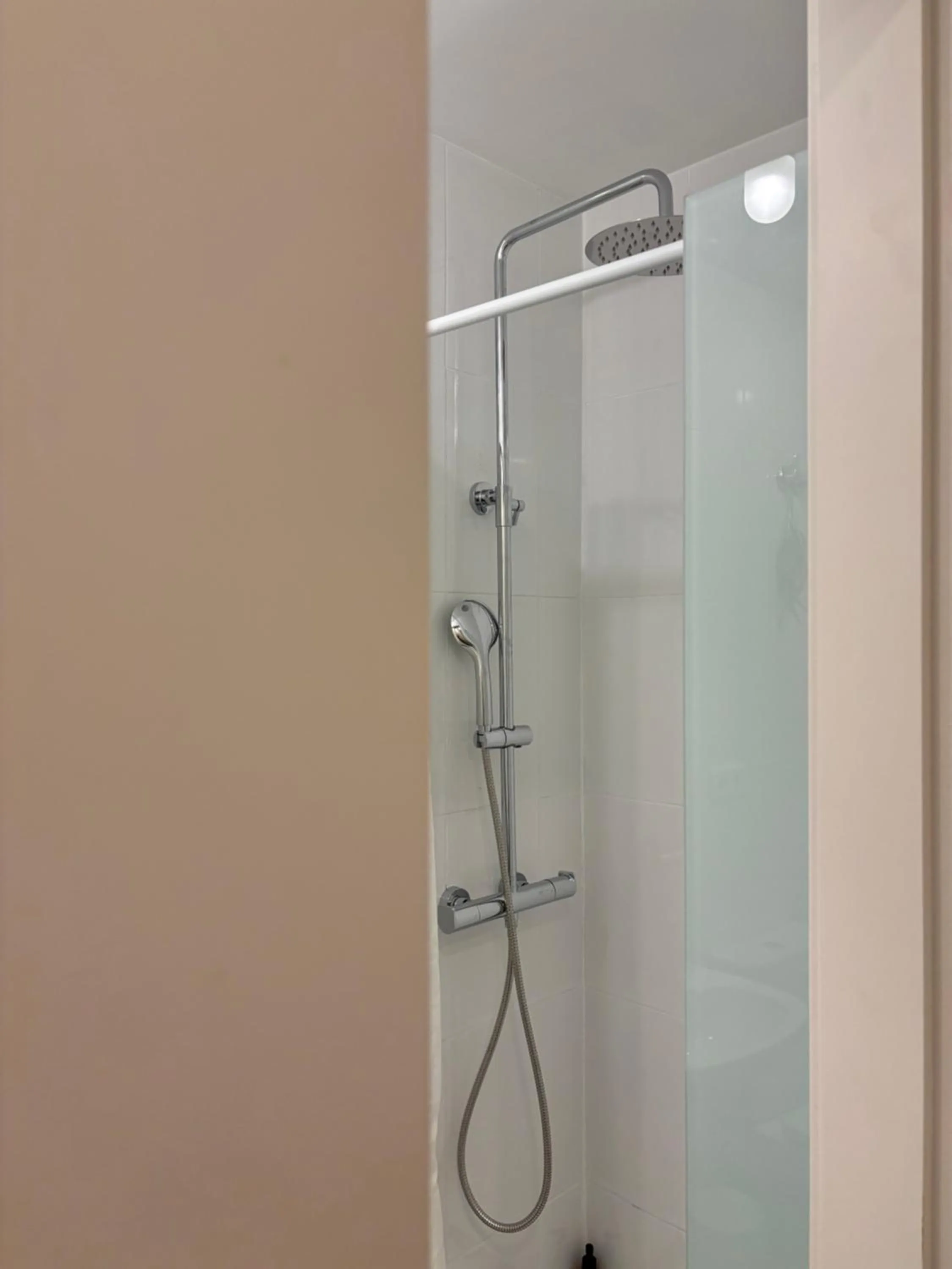 Shower in Lar Atlántica