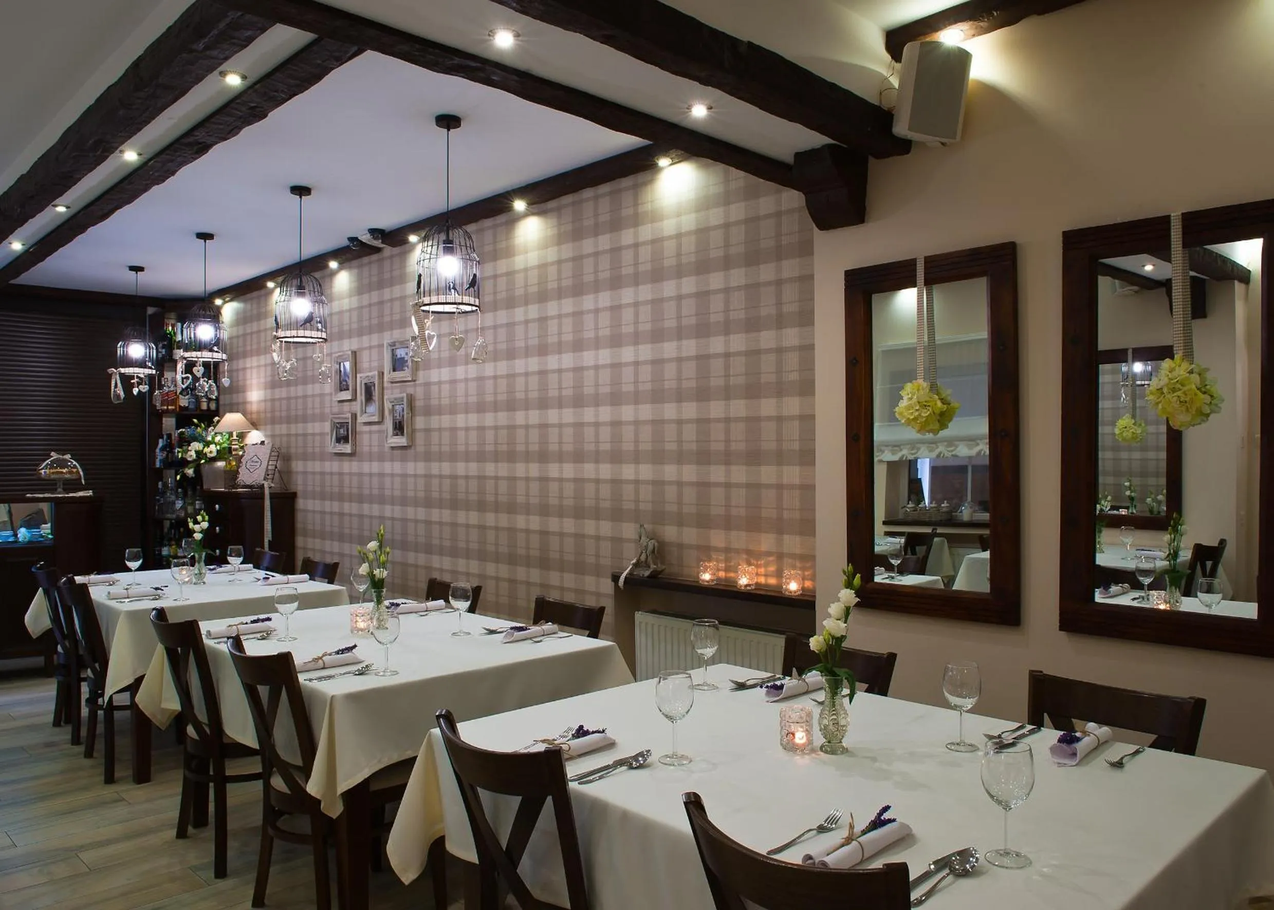 Restaurant/places to eat in Hotel Awo