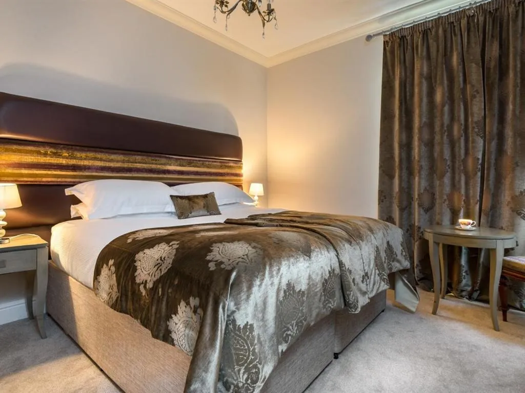 Bedroom in Parkside Hotel