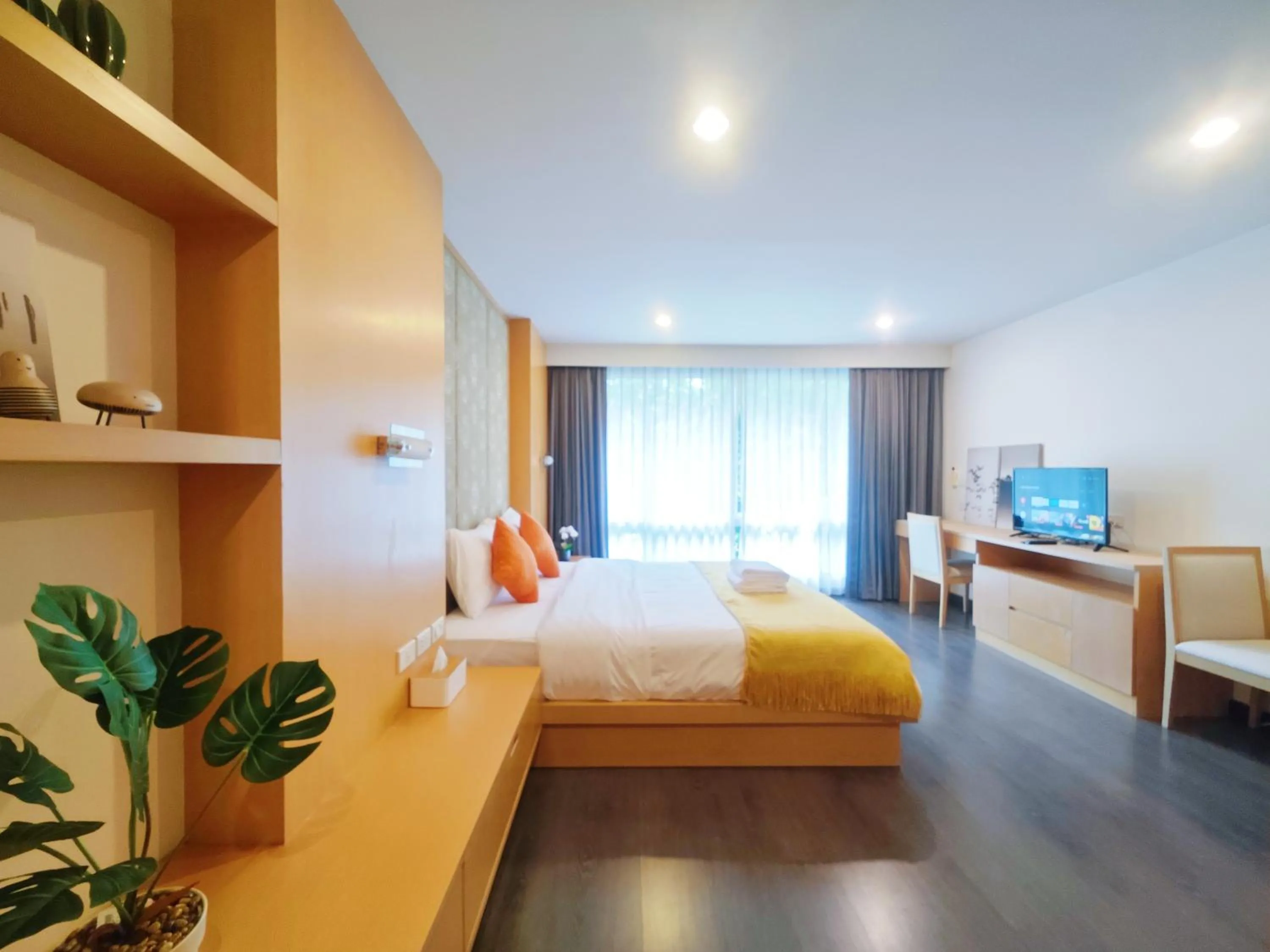 Queen Room with Balcony in Residence One