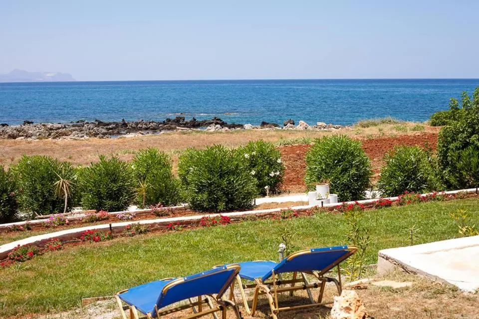 Restaurant/places to eat in Artemis Seafront Apartments