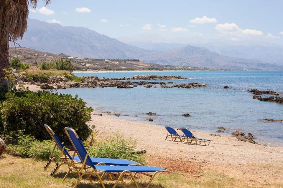Restaurant/places to eat in Artemis Seafront Apartments
