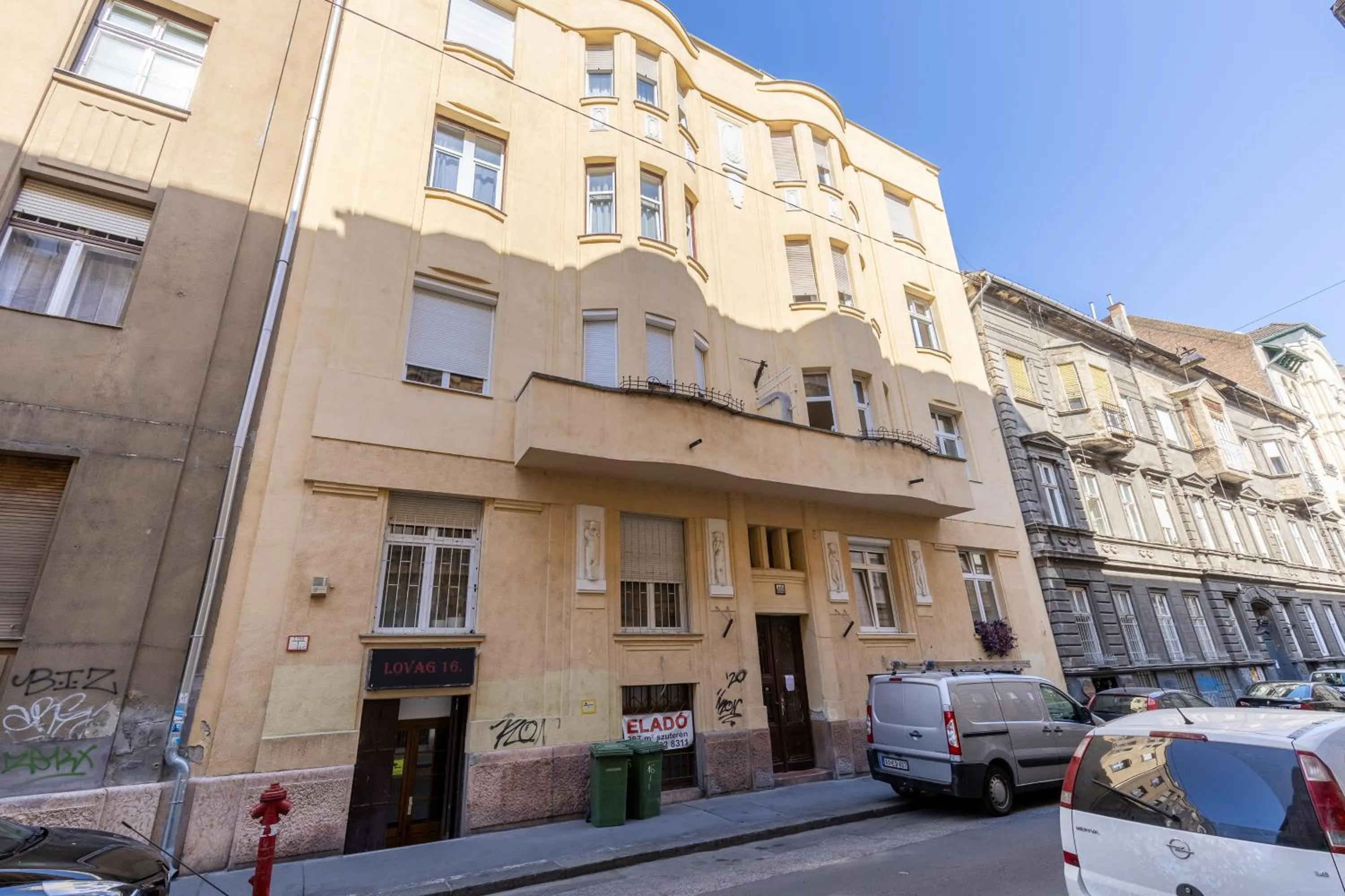 Real Apartments Lovag