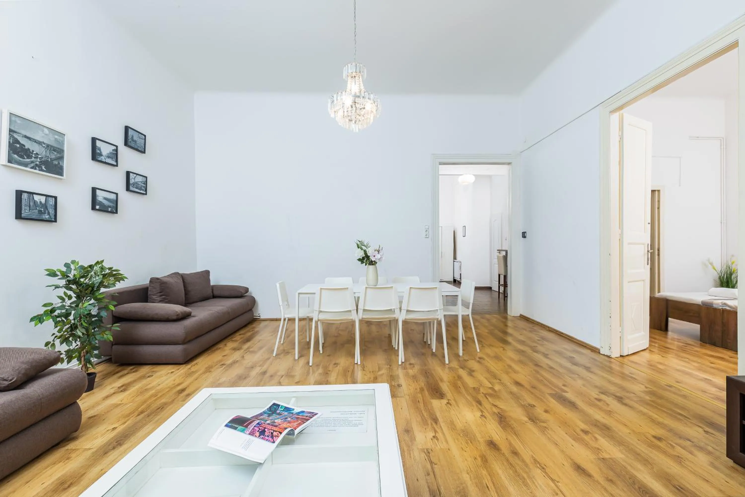 Real Apartments Lovag