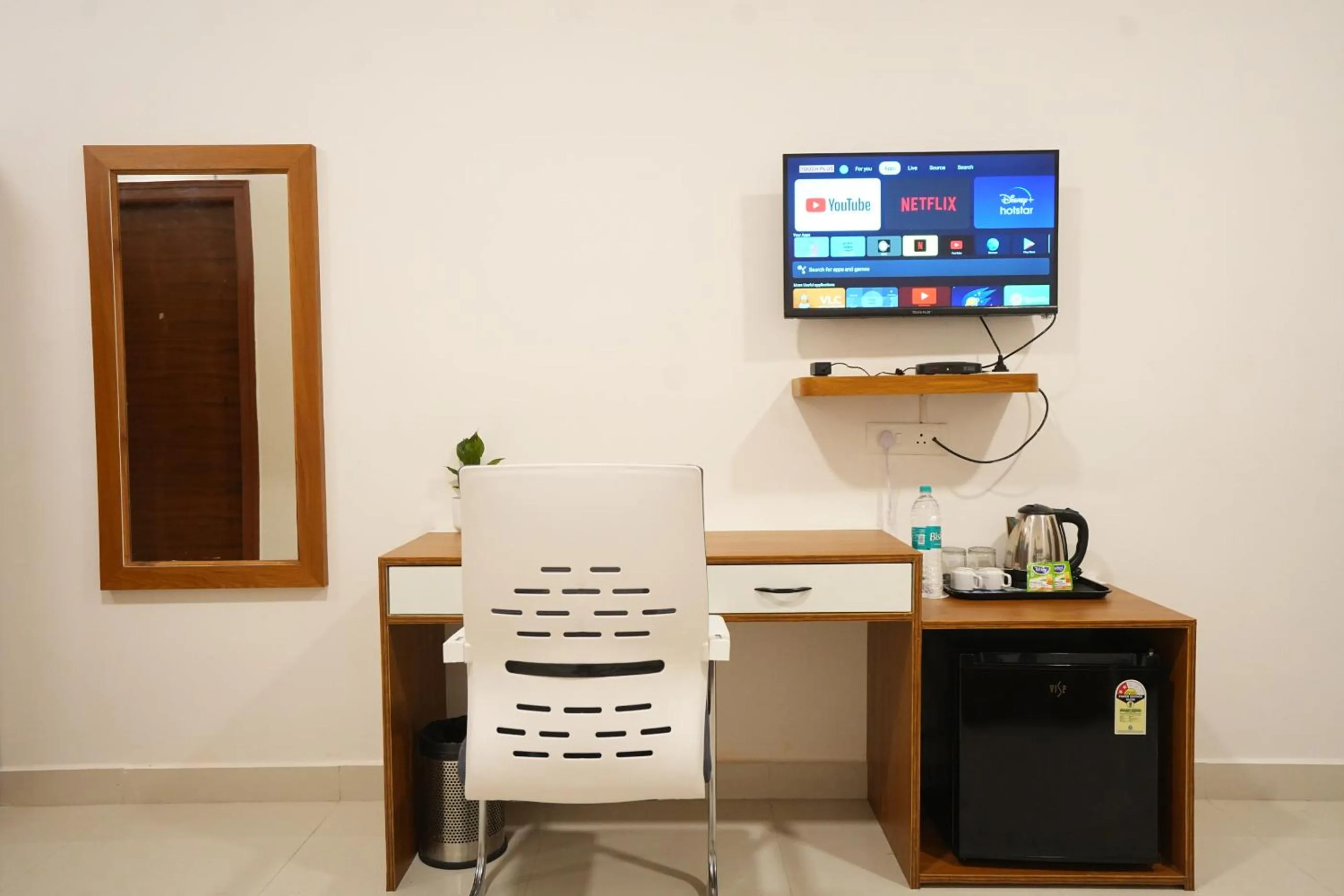 TV and multimedia in Elite Hotel HITECH