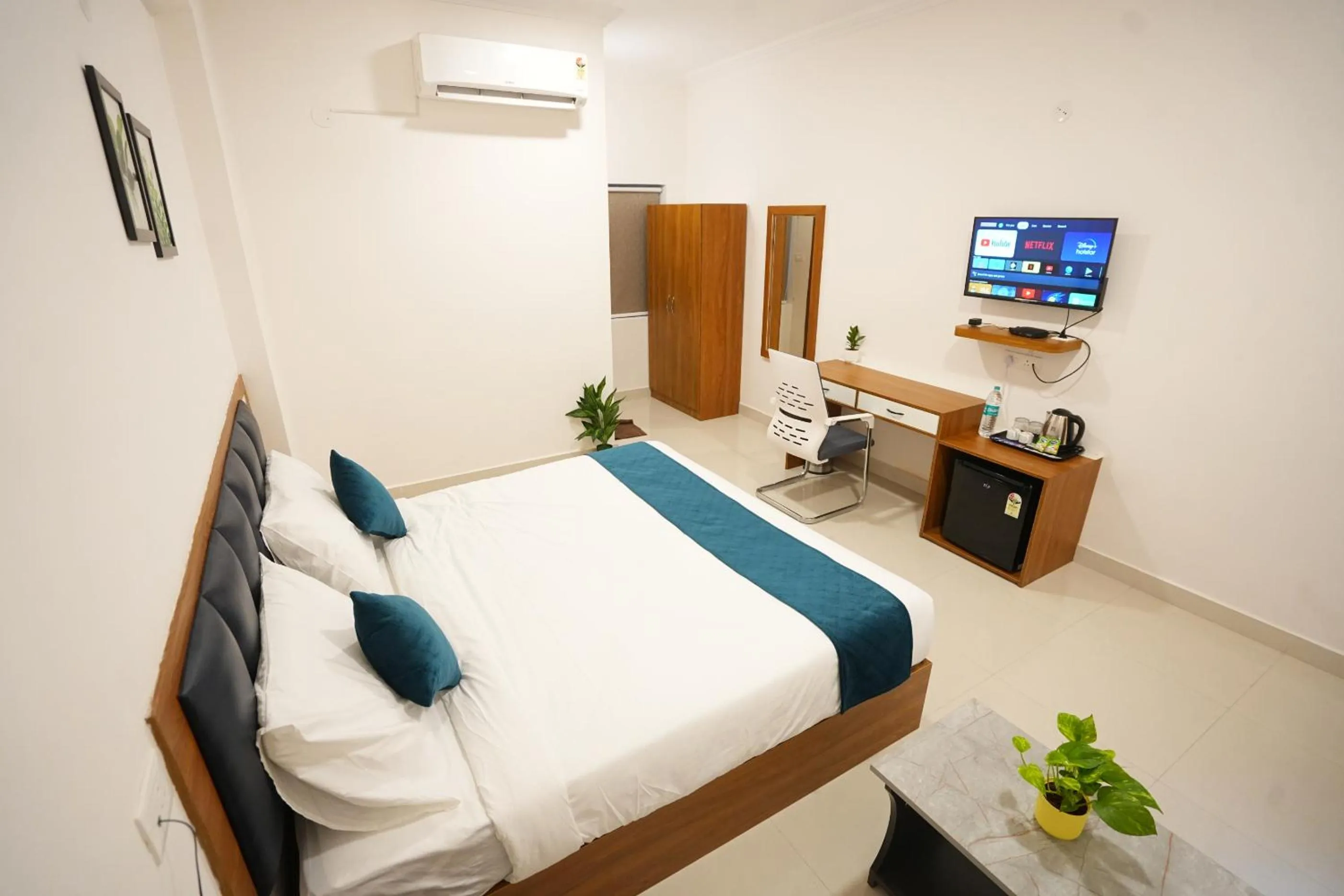 Bed in Elite Hotel HITECH