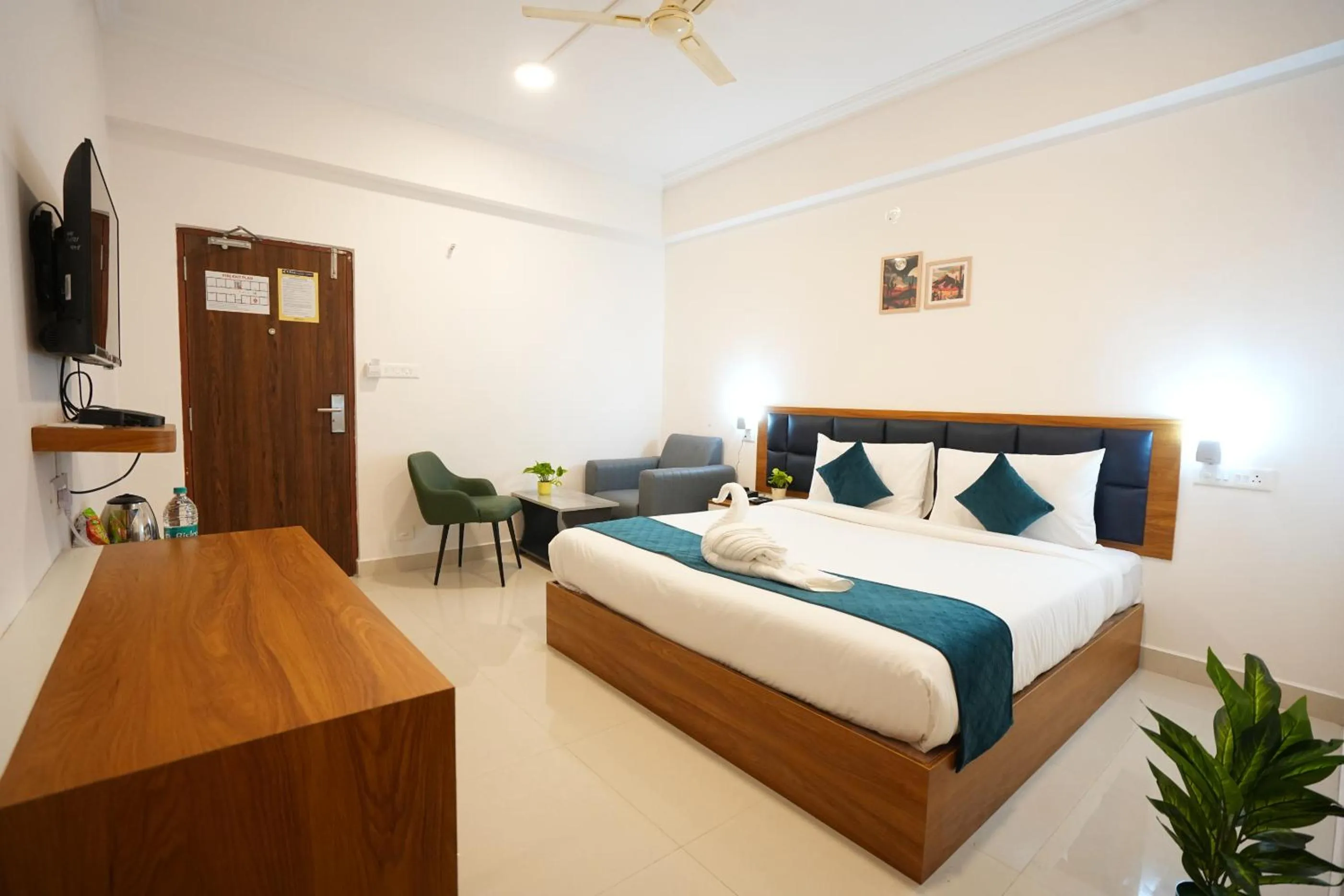 Bed in Elite Hotel HITECH