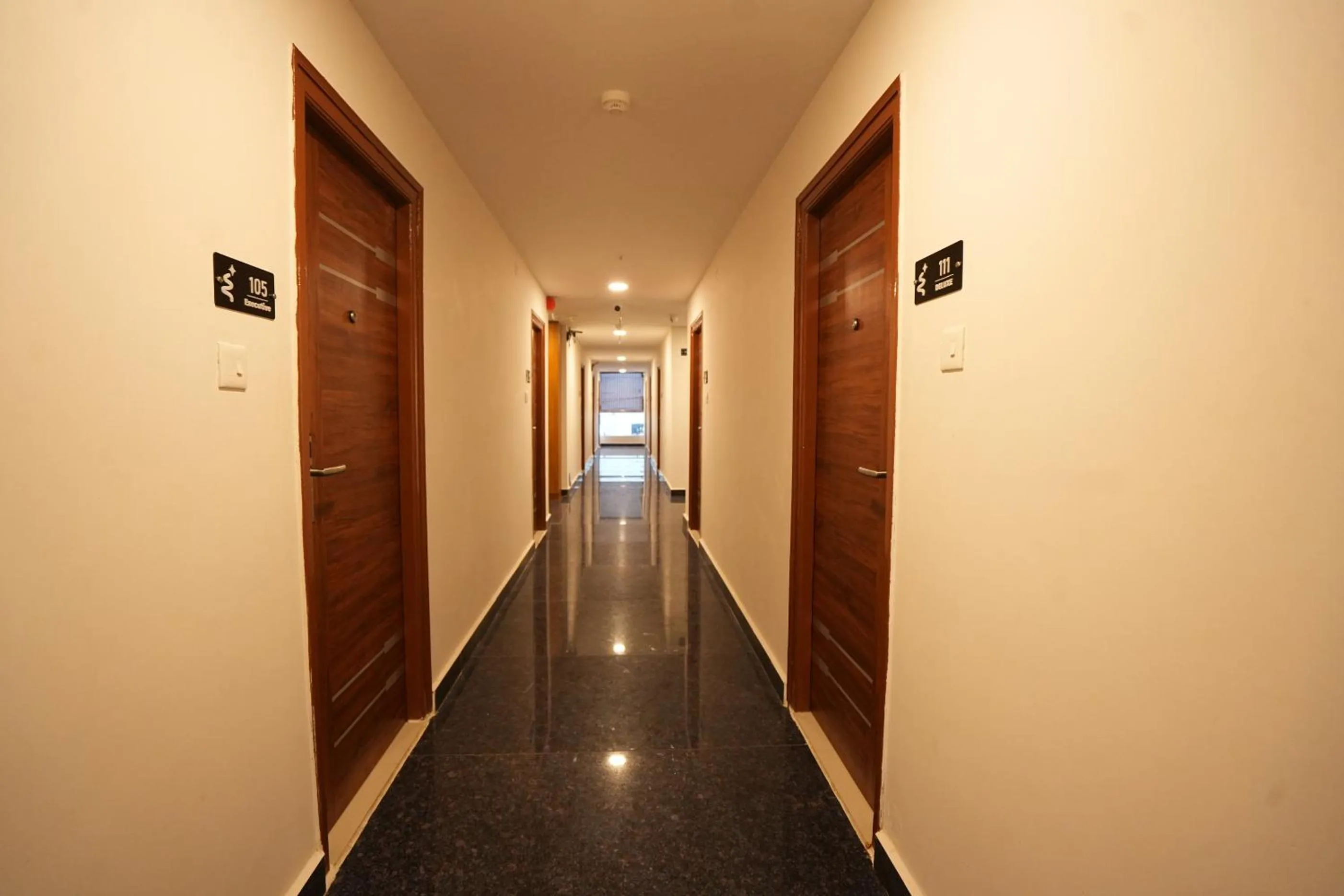 Communal lounge/ TV room in Elite Hotel HITECH