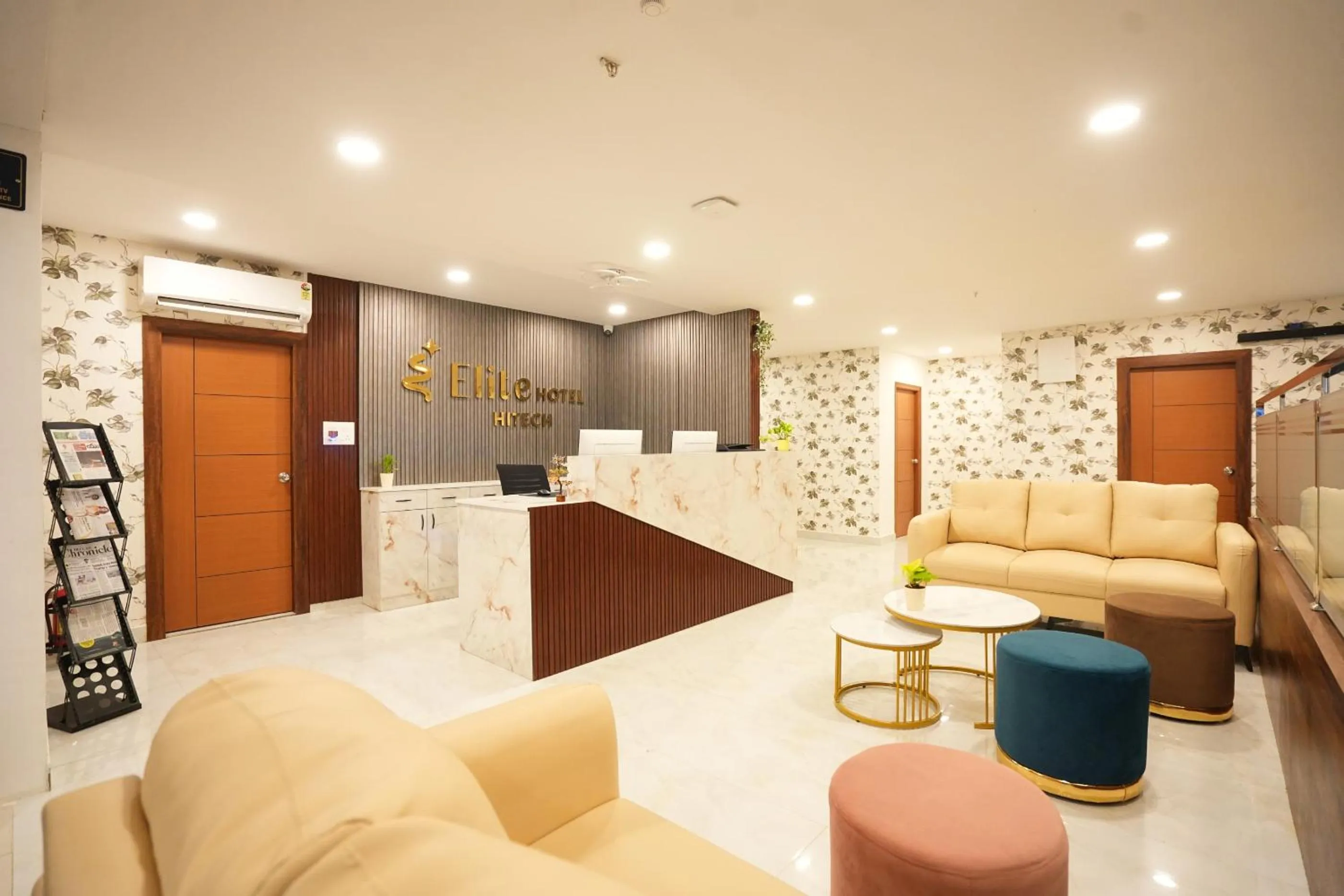 Seating area in Elite Hotel HITECH