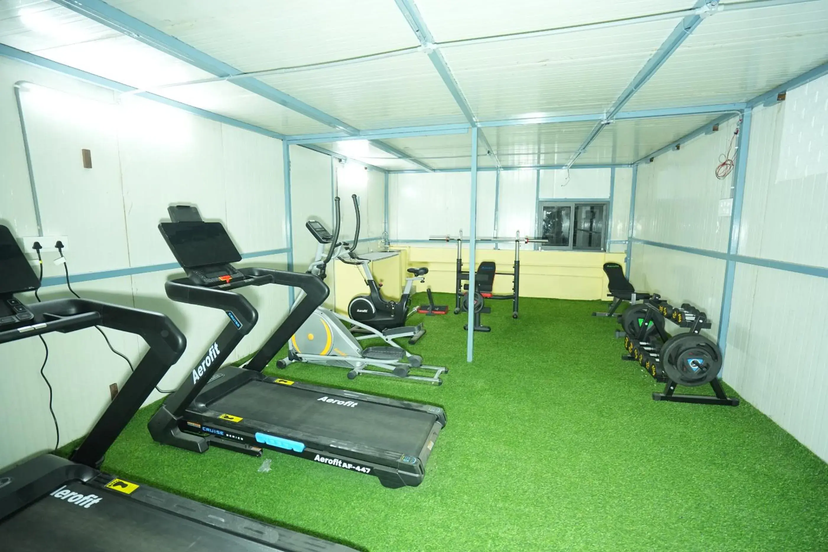 Fitness centre/facilities in Elite Hotel HITECH Fitness centre/facilities in Elite Hotel HITECH