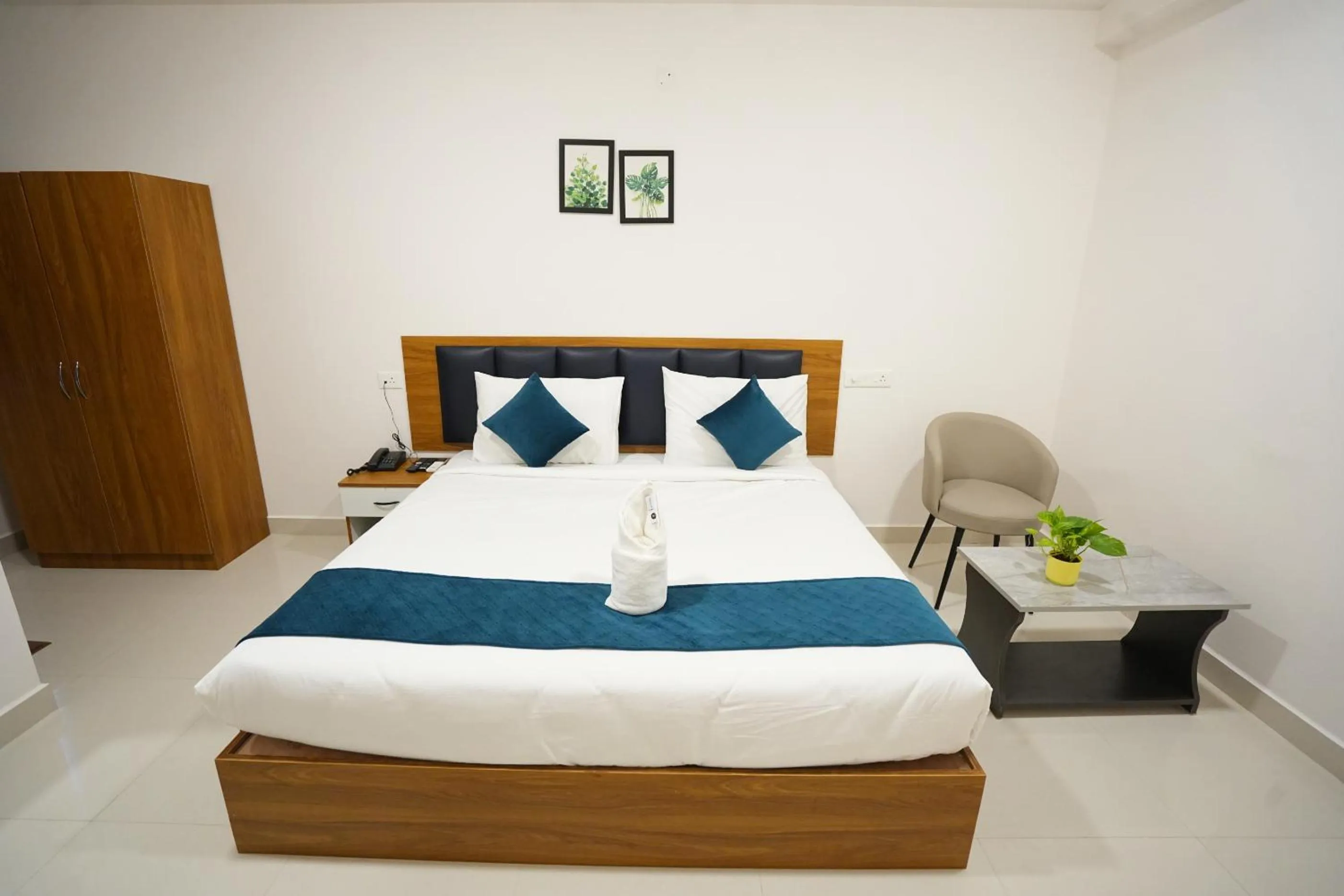 Bed in Elite Hotel HITECH