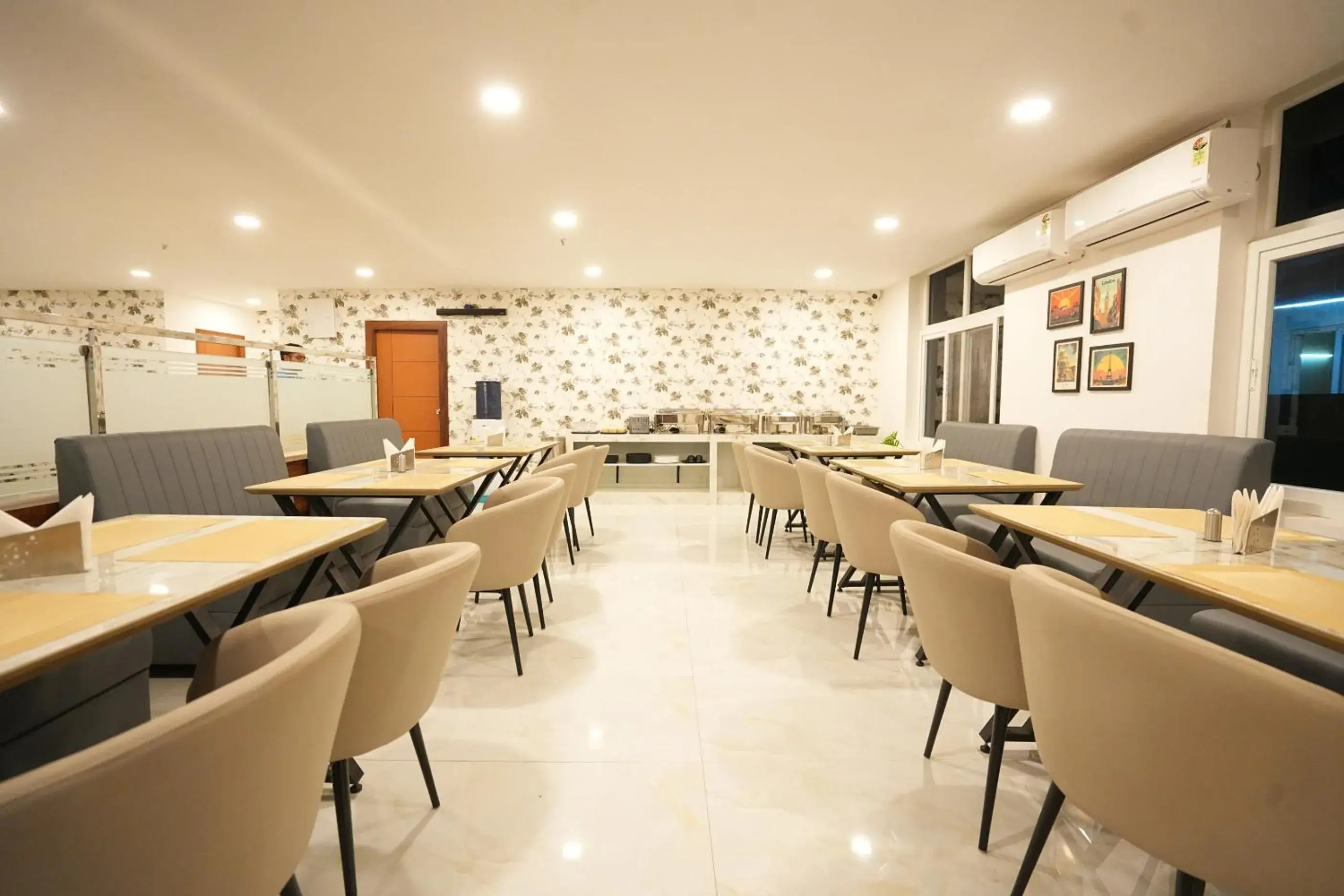 Restaurant/places to eat in Elite Hotel HITECH Restaurant/places to eat in Elite Hotel HITECH