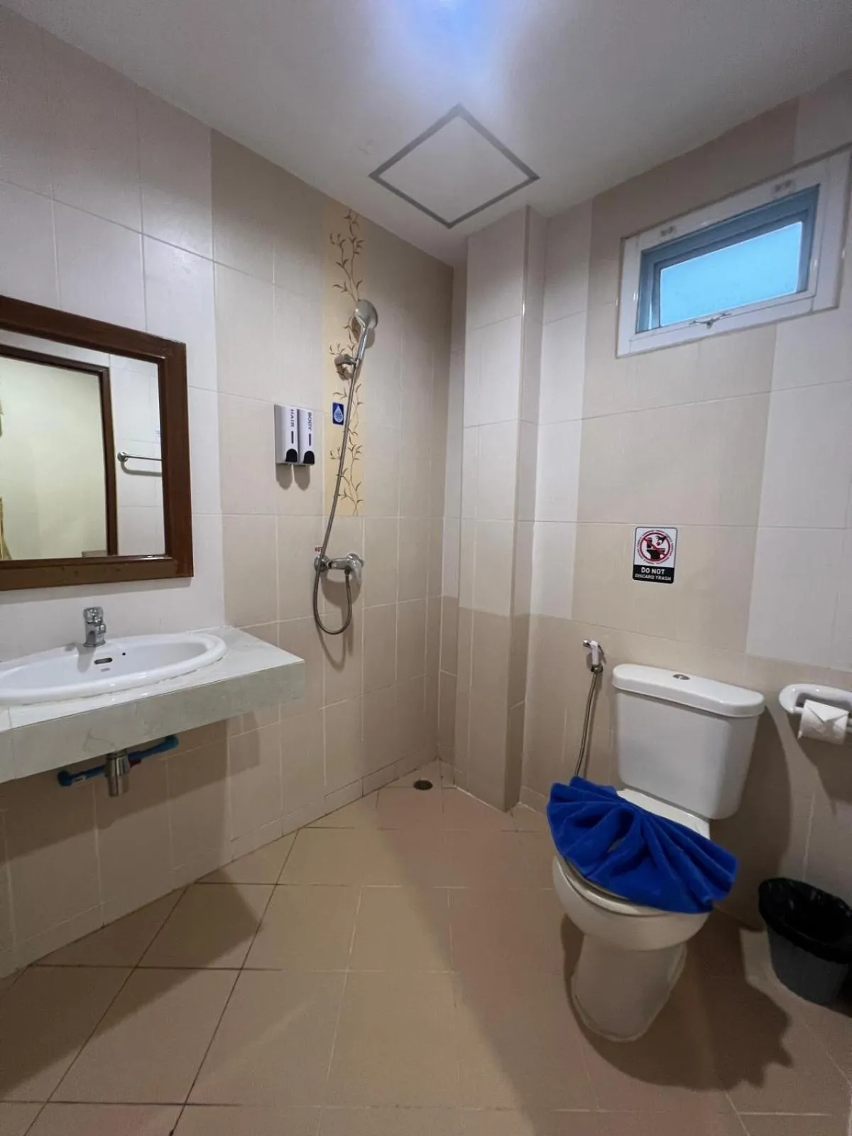 Bathroom in SK Residence And Restaurant Patong