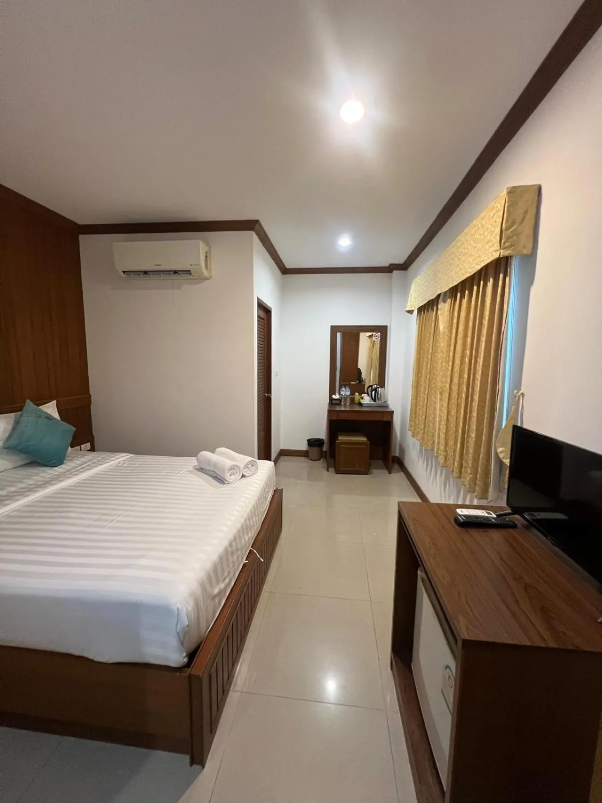 Photo of the whole room, Bed in SK Residence And Restaurant Patong