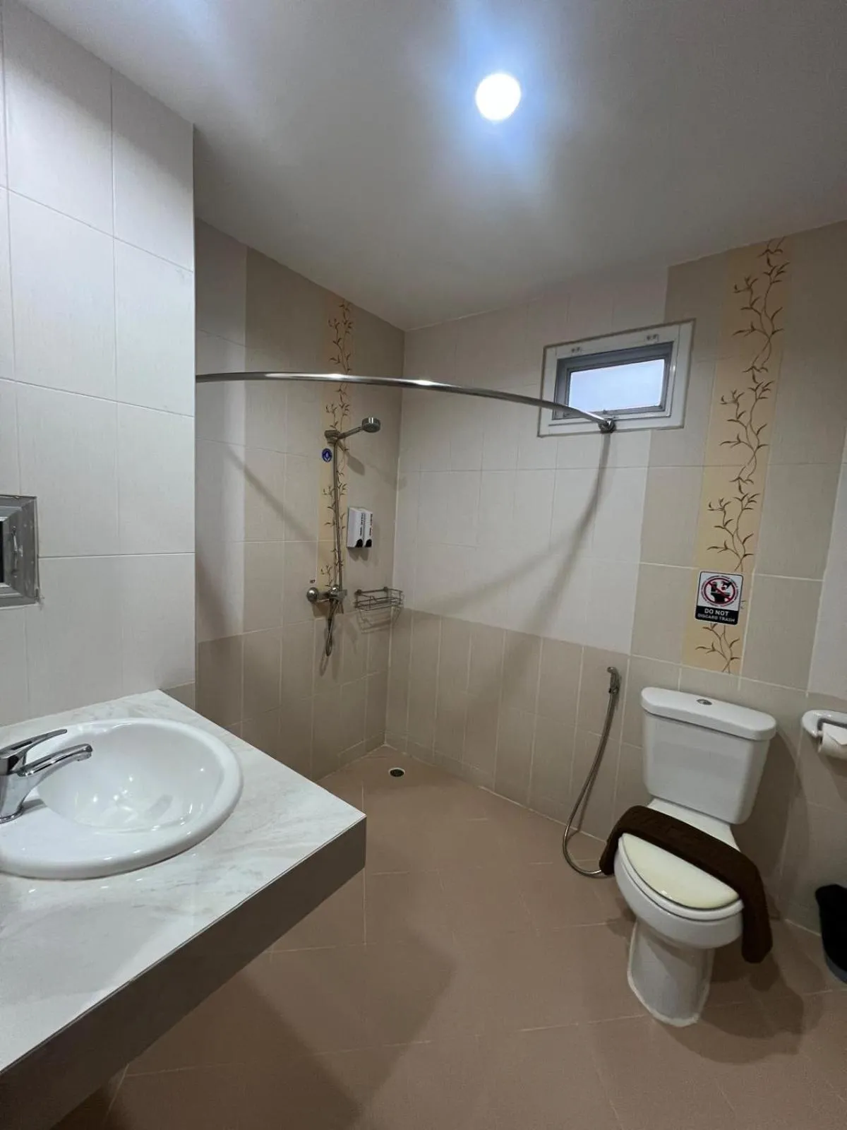 Bathroom in SK Residence And Restaurant Patong