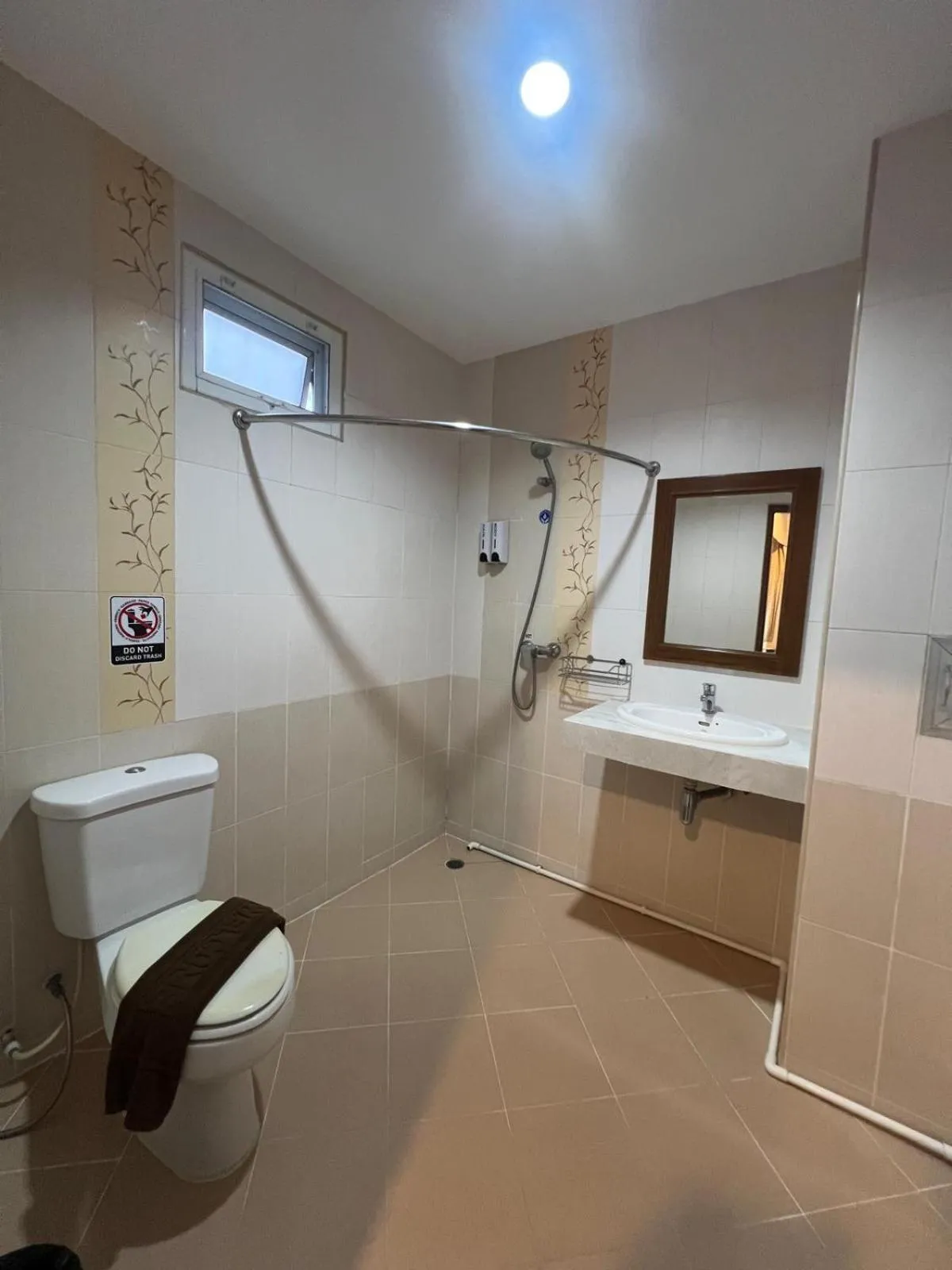 Bathroom in SK Residence And Restaurant Patong
