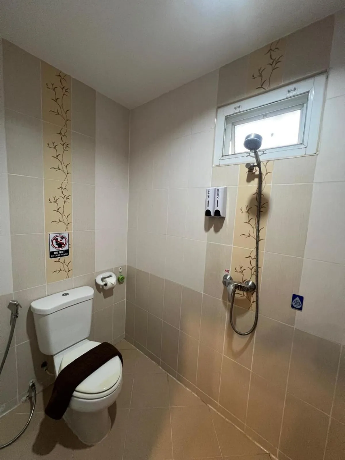 Bathroom in SK Residence And Restaurant Patong