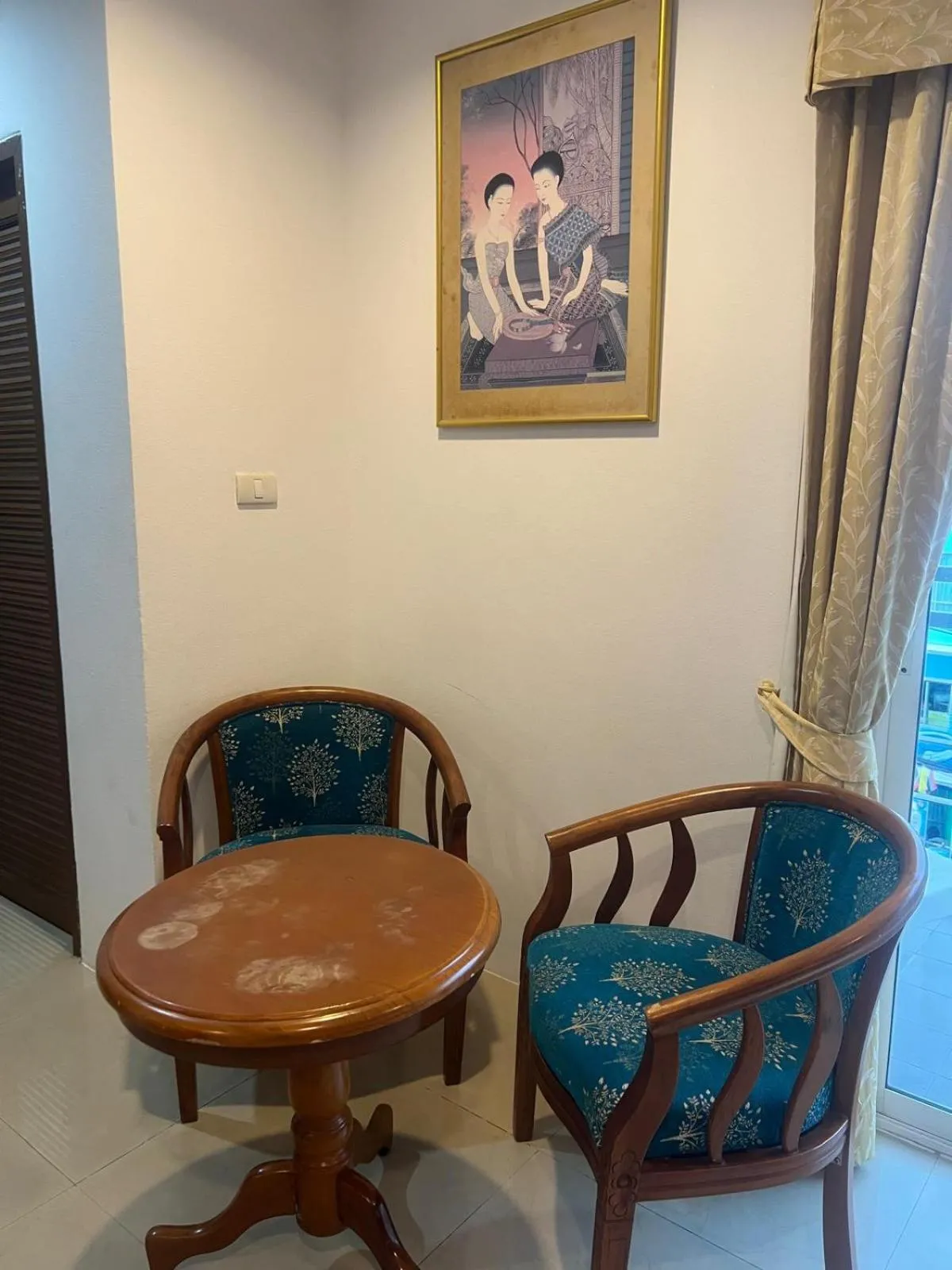 Dining area in SK Residence And Restaurant Patong