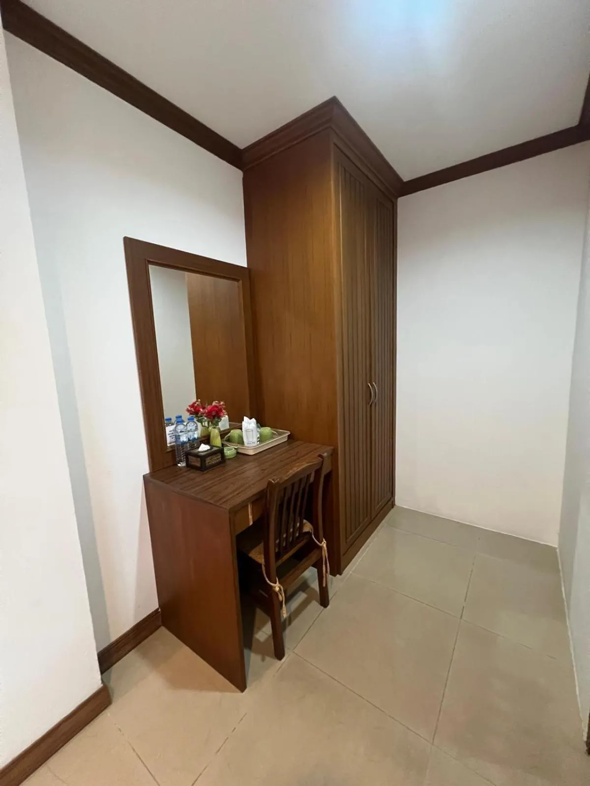 wardrobe in SK Residence And Restaurant Patong