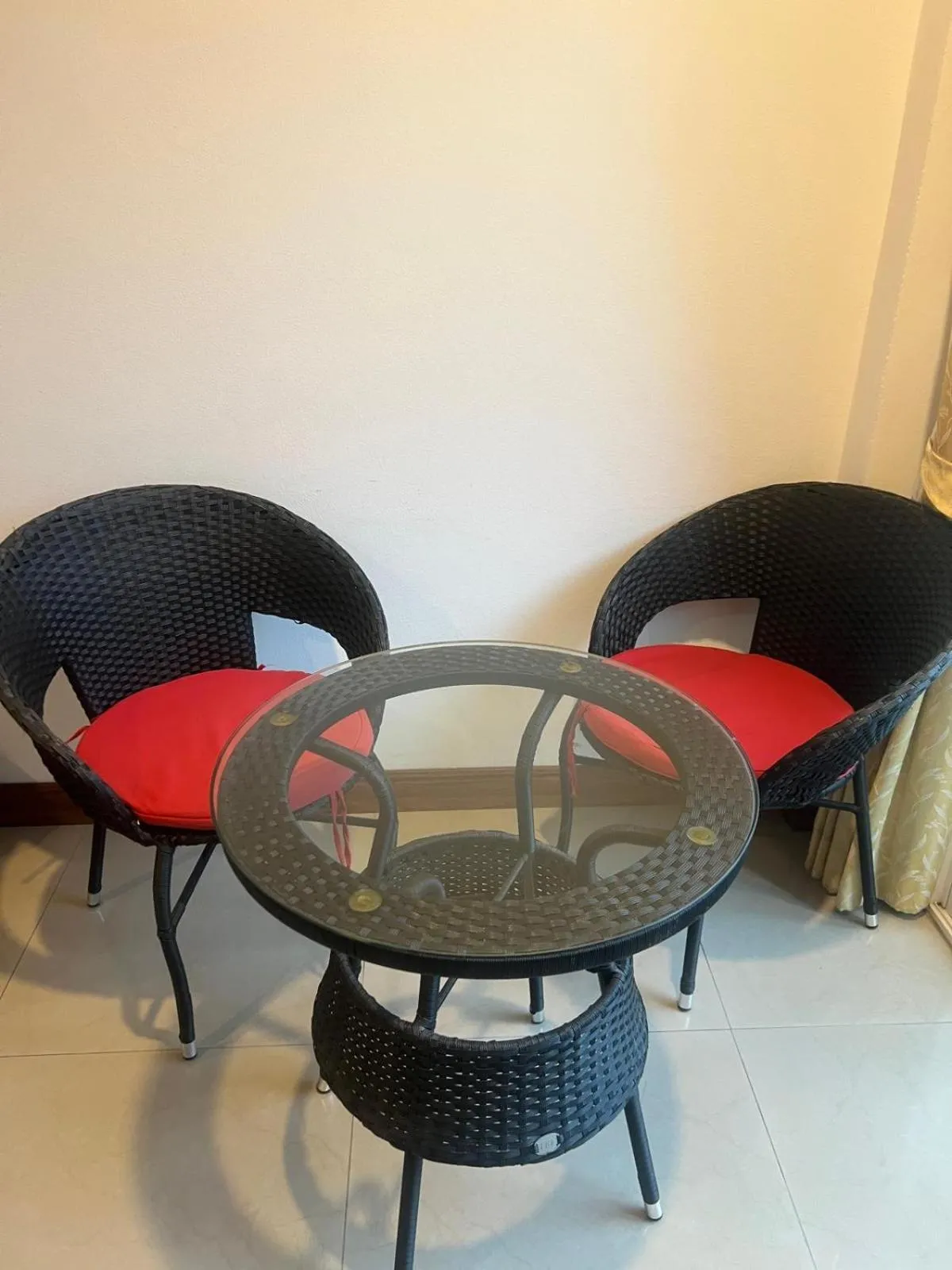 Dining area in SK Residence And Restaurant Patong