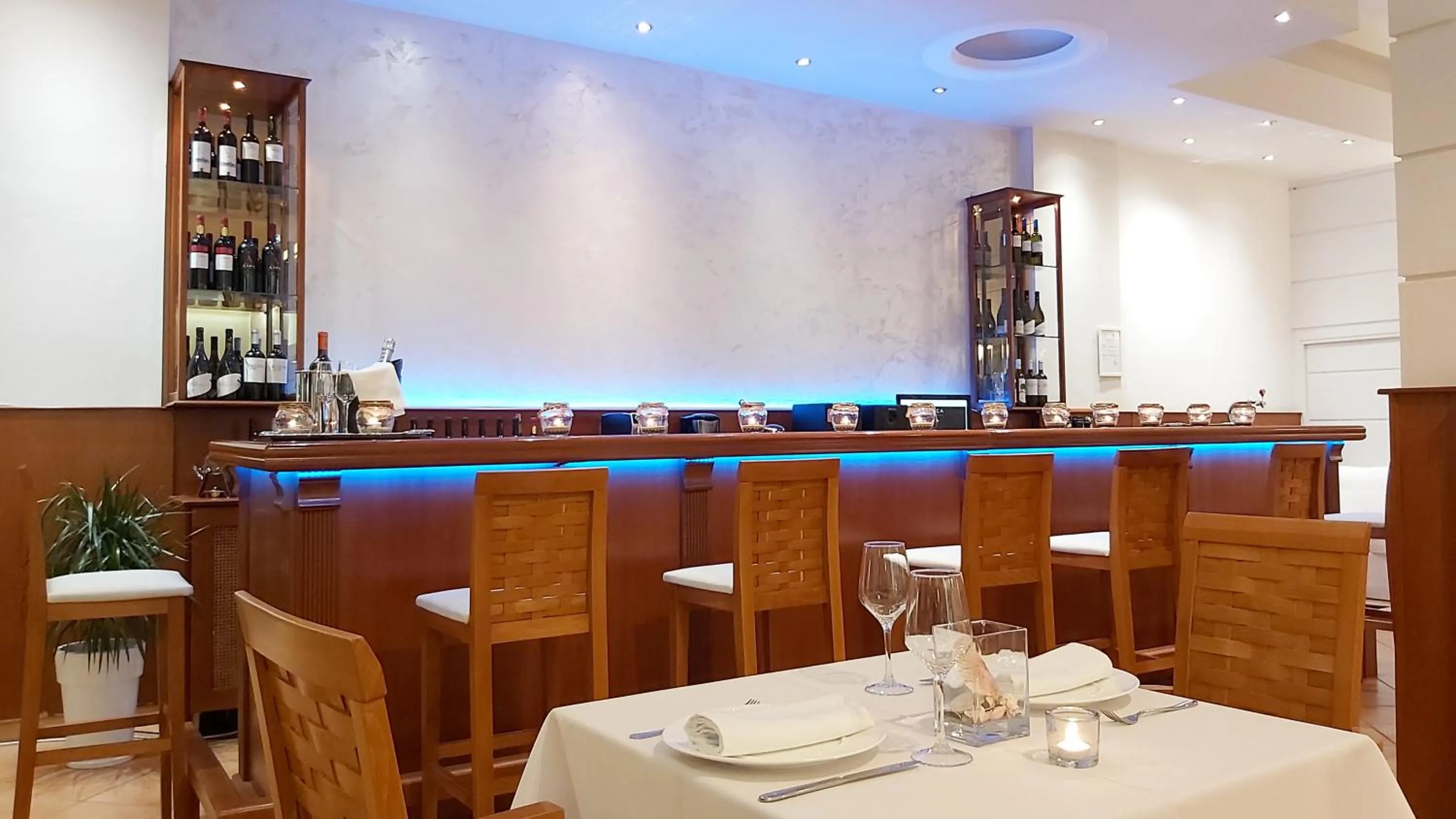 Restaurant/places to eat in Akrogiali Exclusive Hotel (Adults Only)