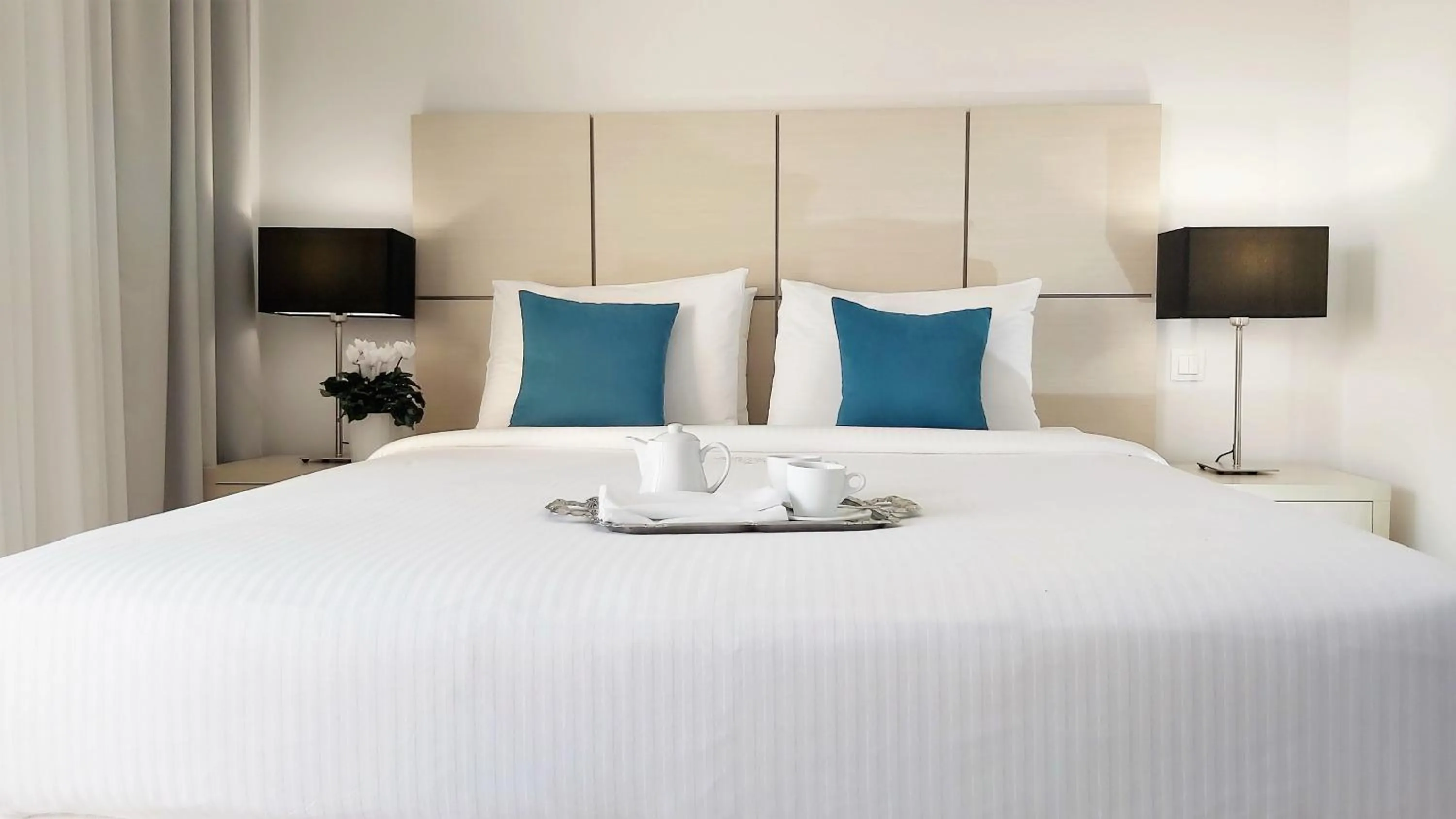 Bed in Akrogiali Exclusive Hotel (Adults Only)