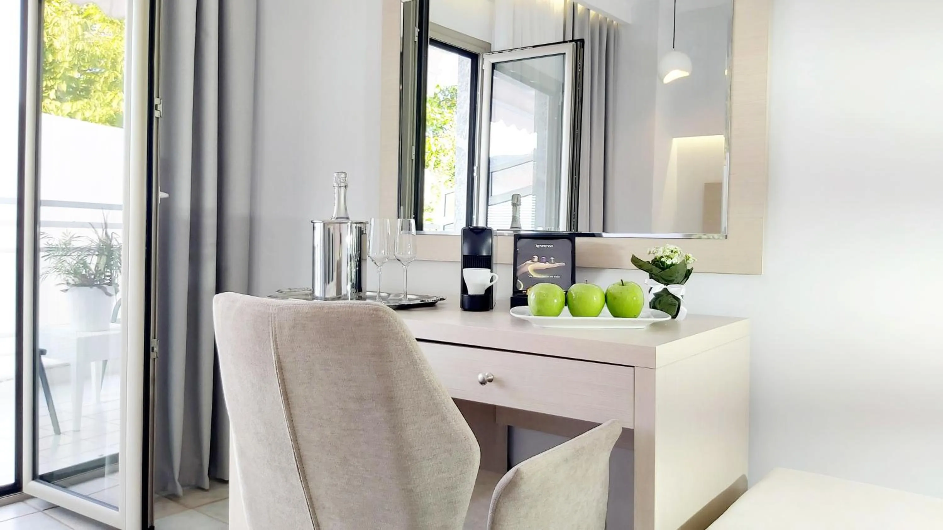 Coffee/tea facilities in Akrogiali Exclusive Hotel (Adults Only)